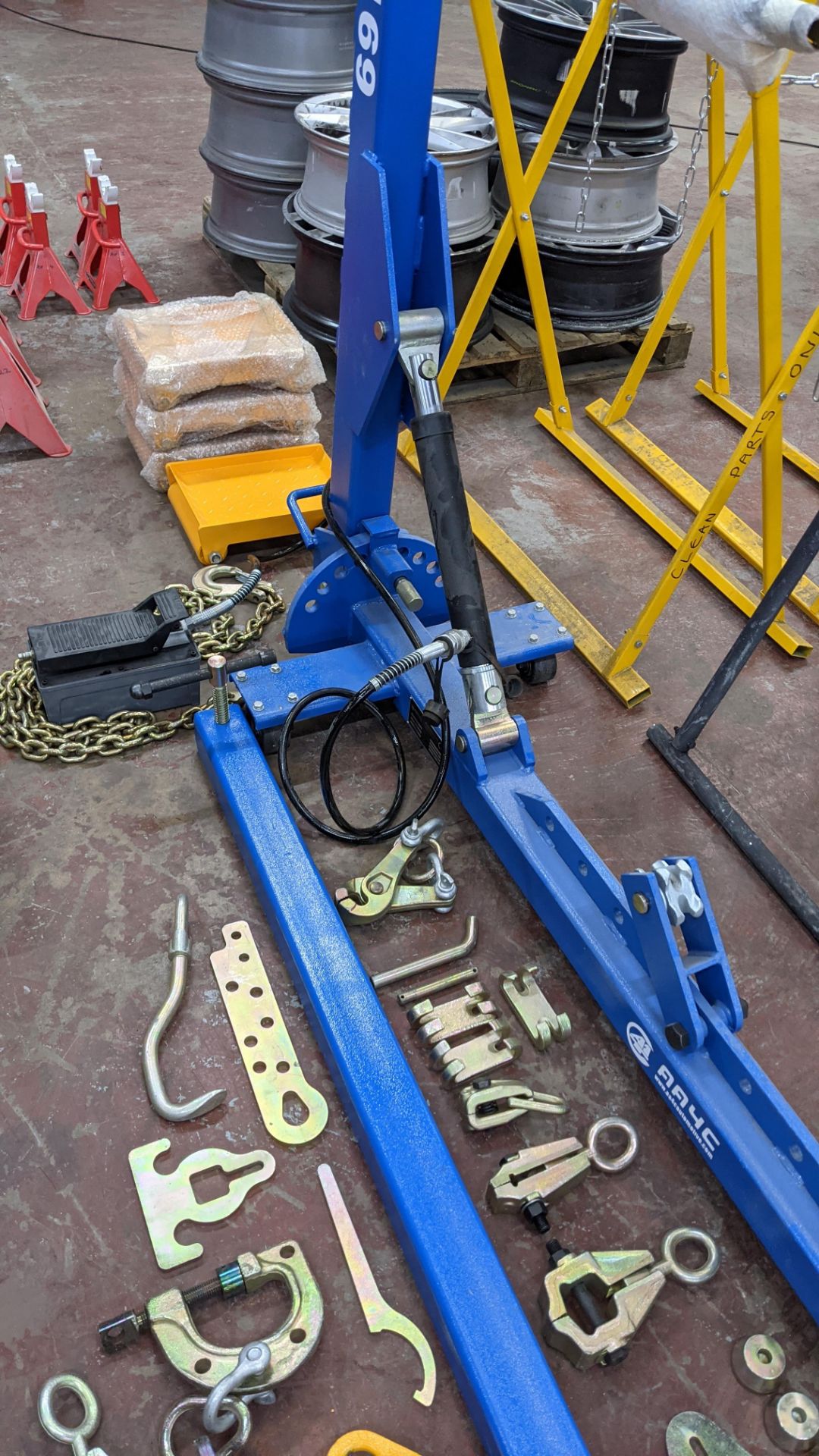 2019 AA4C auto repair bench model AA-ACR169. Please note this lot comprises the large blue metal fr - Image 20 of 32