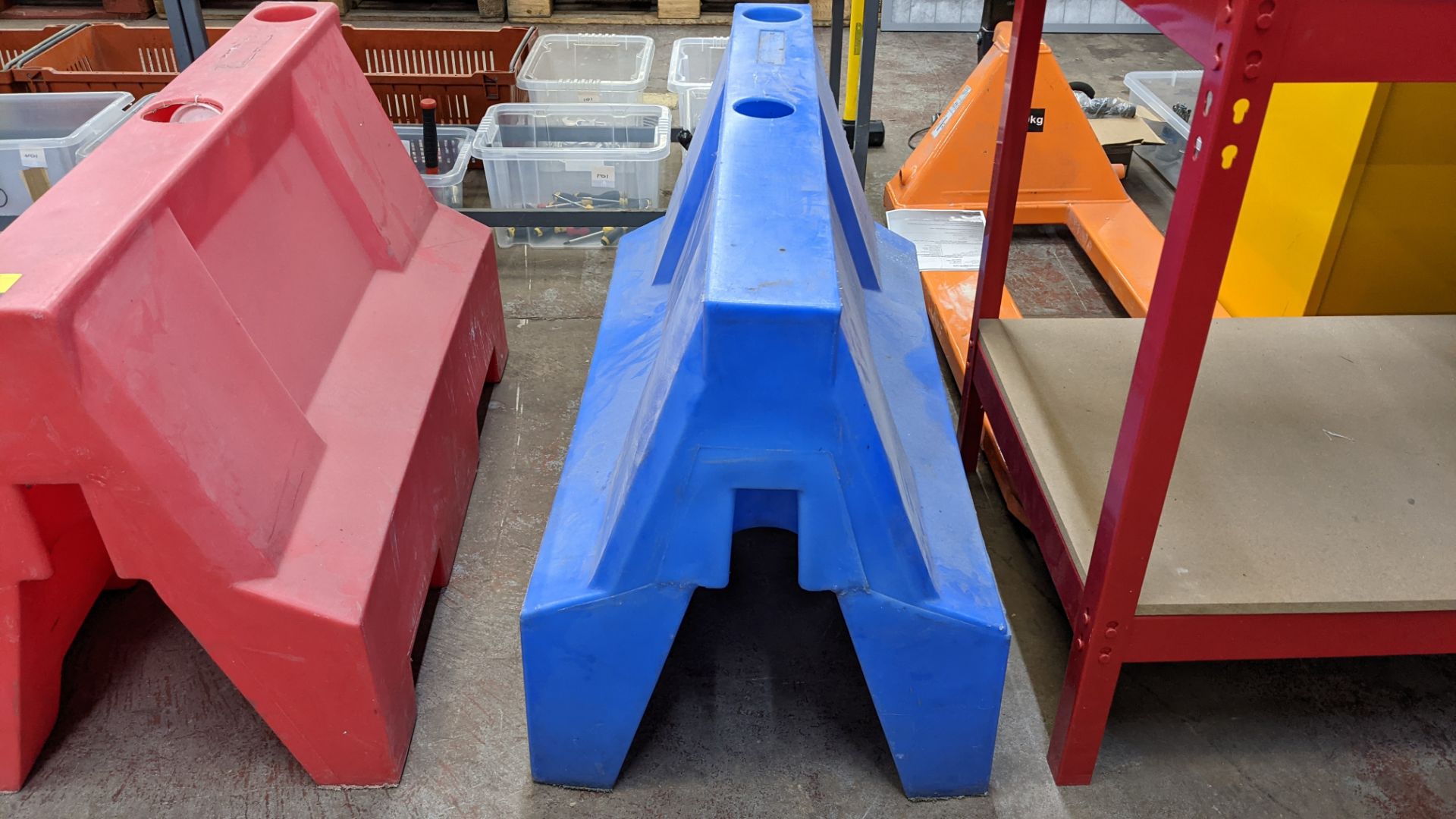 Pair of plastic barriers measuring approximately 980mm x 500mm x 660mm - Image 4 of 5