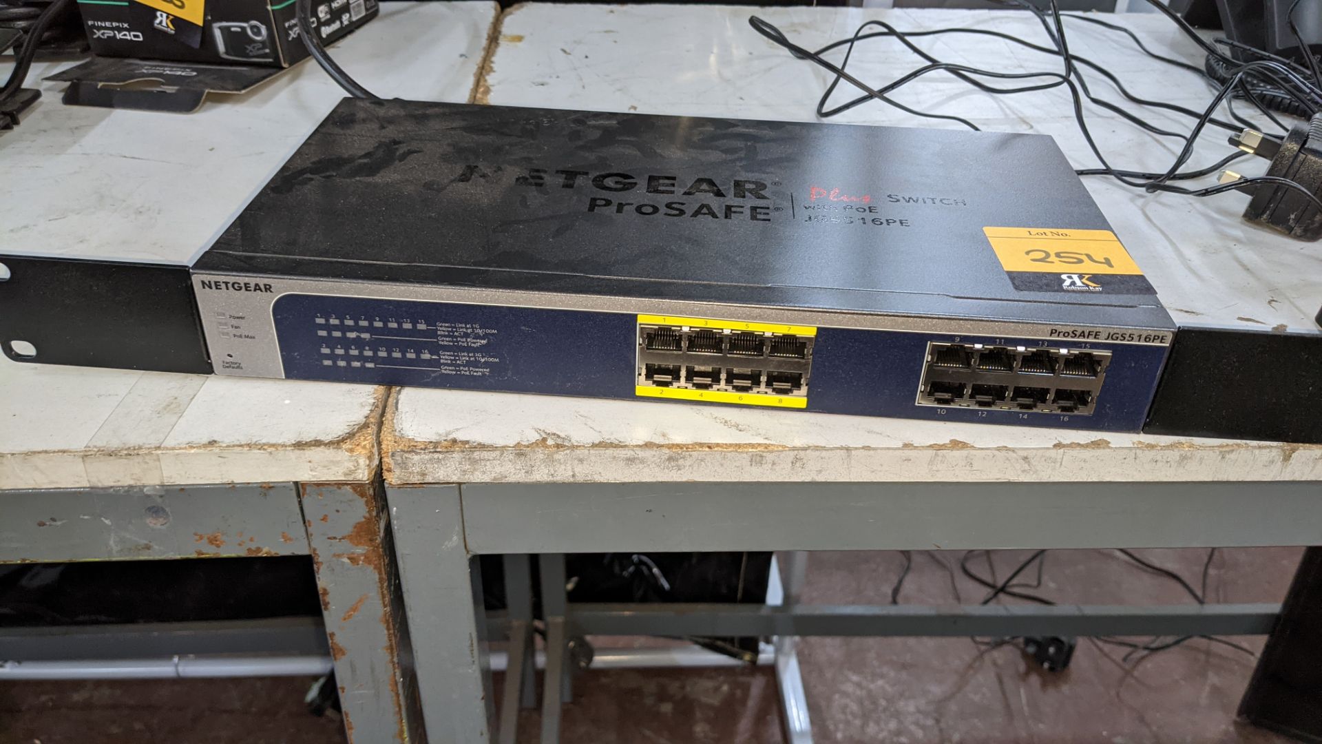 Netgear Prosafe Plus switch with PoE model JGS516PE. Includes optional rack mounting ears - Image 2 of 4