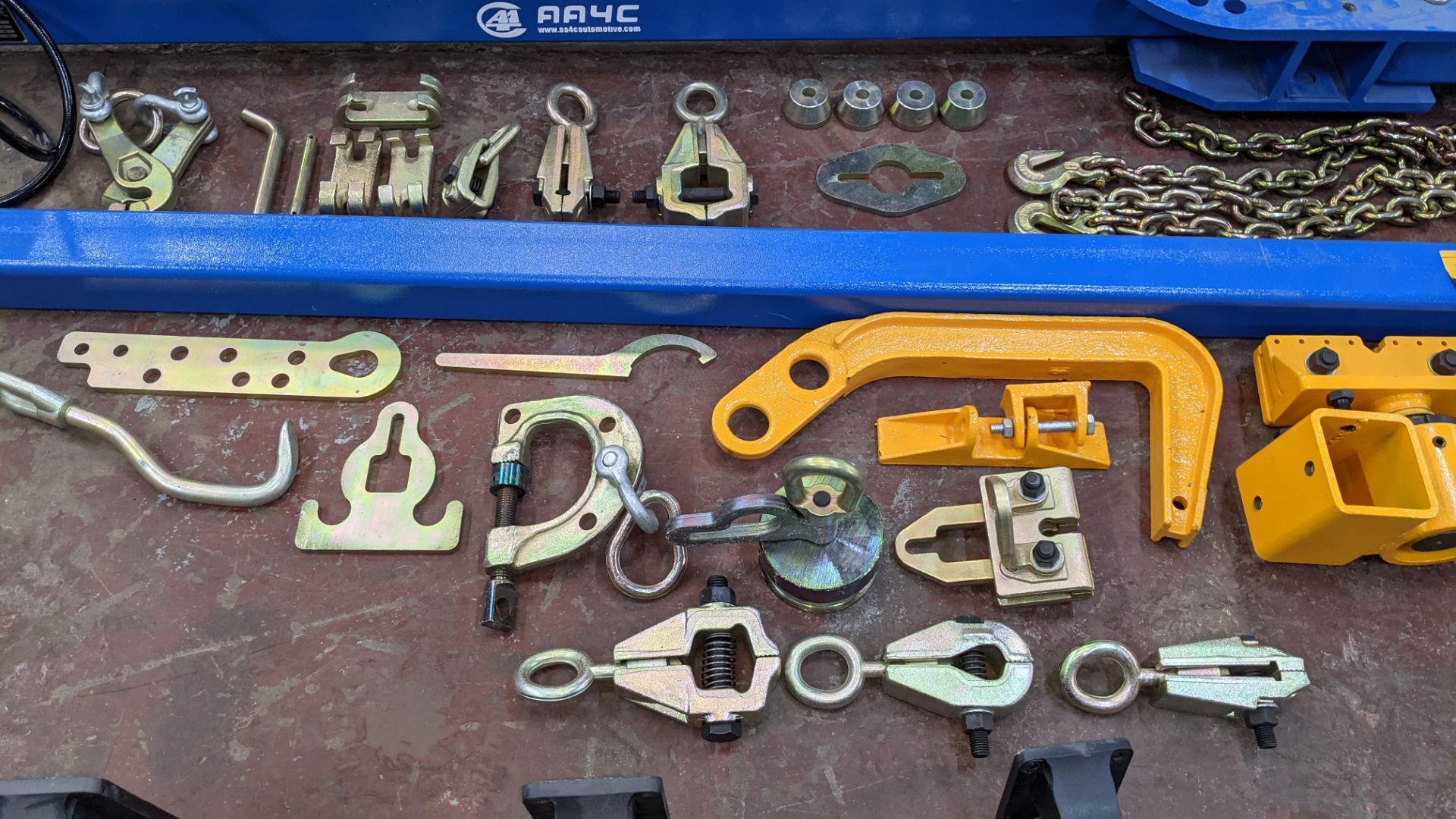 2019 AA4C auto repair bench model AA-ACR169. Please note this lot comprises the large blue metal fr - Image 16 of 32