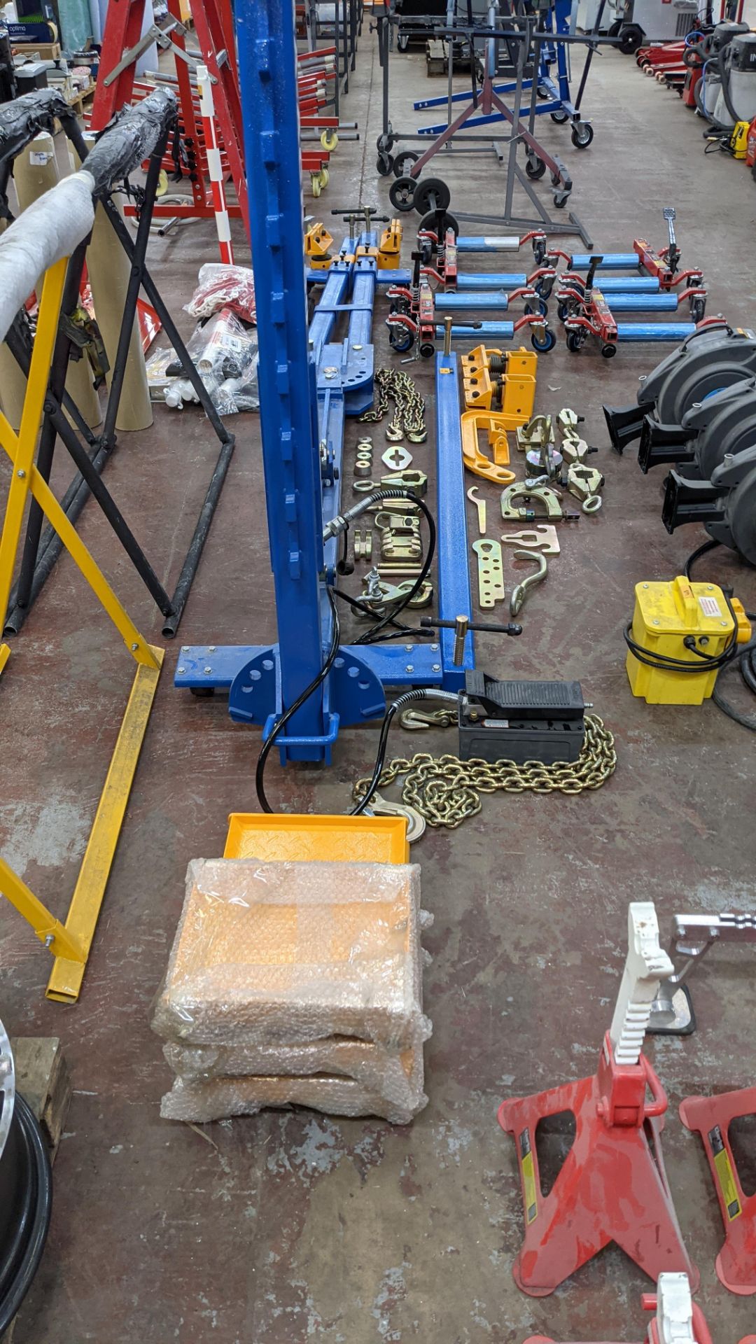 2019 AA4C auto repair bench model AA-ACR169. Please note this lot comprises the large blue metal fr - Image 12 of 32