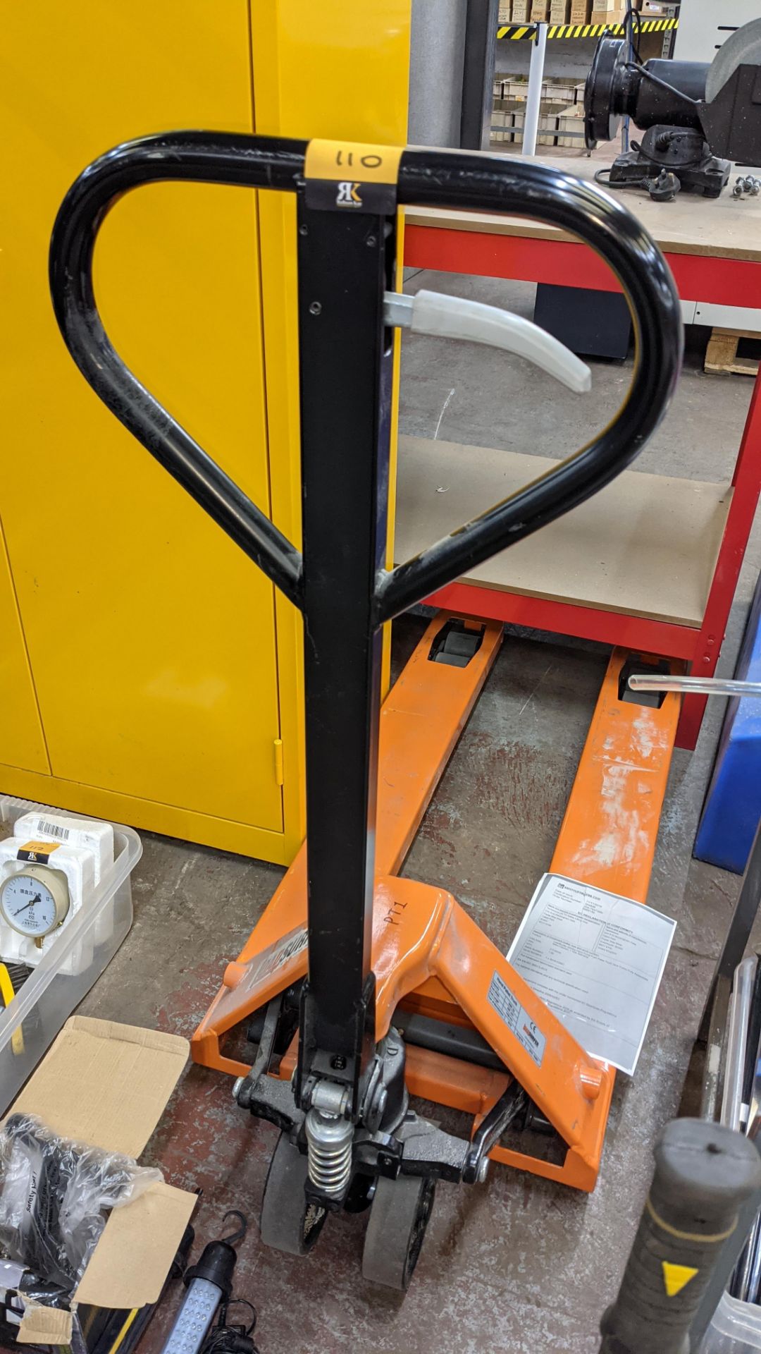 Load surfer 2500kg Euro pallet truck including EC declaration of conformity - Image 2 of 6