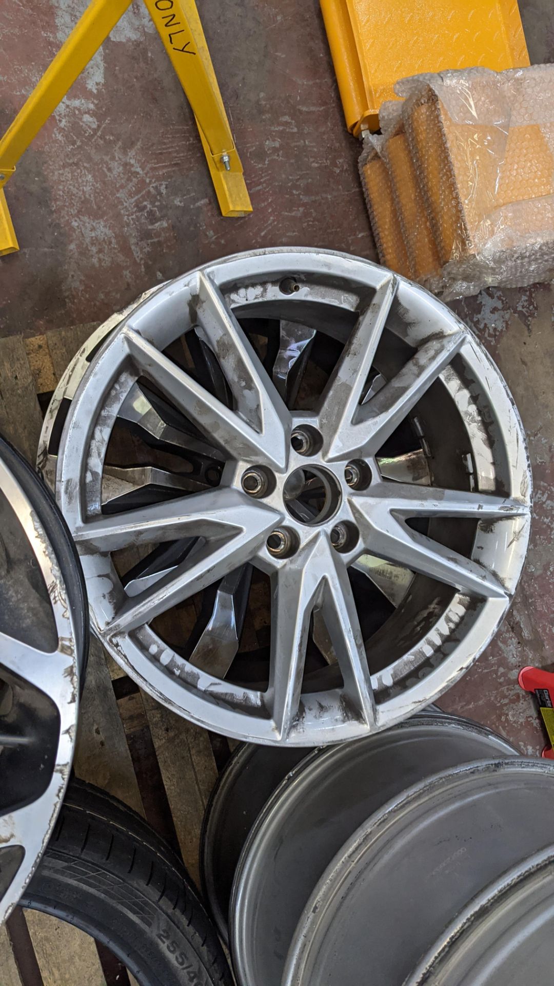 5 off assorted alloy wheels - Image 4 of 9