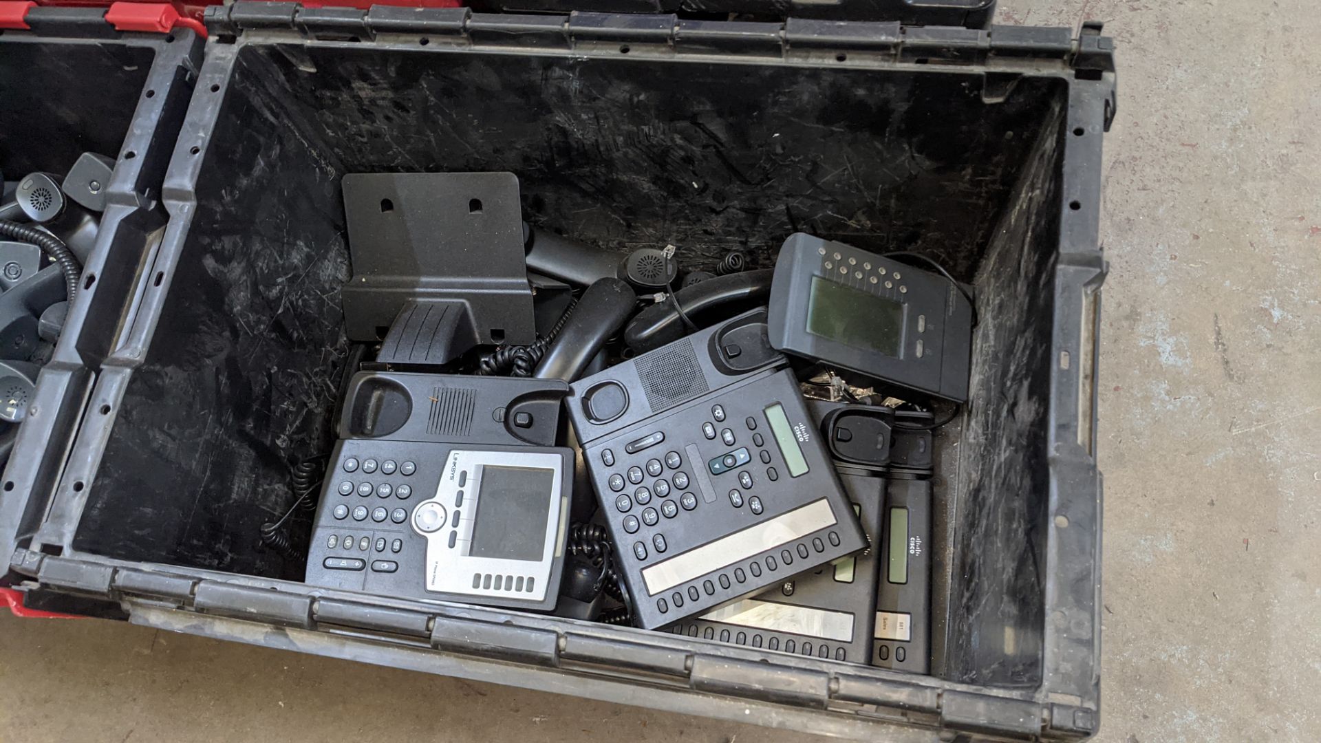 Very large quantity of Cisco VOIP telephone related items comprising the contents of 6 crates as pic - Image 3 of 8