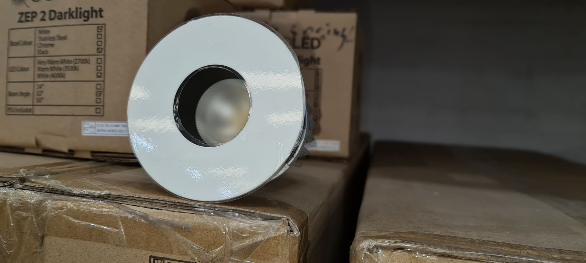 32 off EcoLED ZEP2 Darklight downlights in white with black inner trim. 4000K. Product code Z2D-W-40 - Image 6 of 14