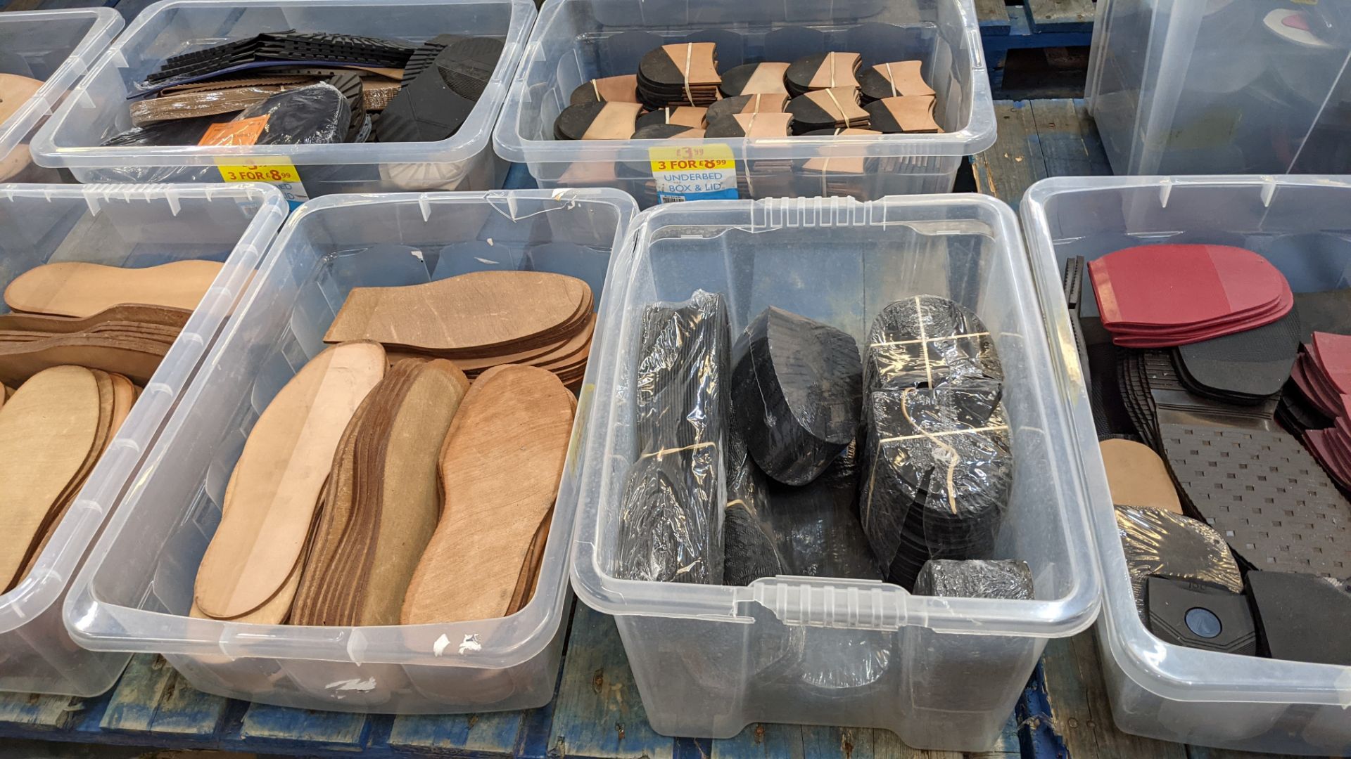 The contents of 13 crates of leather & rubber shoe soles & heels - crates excluded - Image 5 of 12