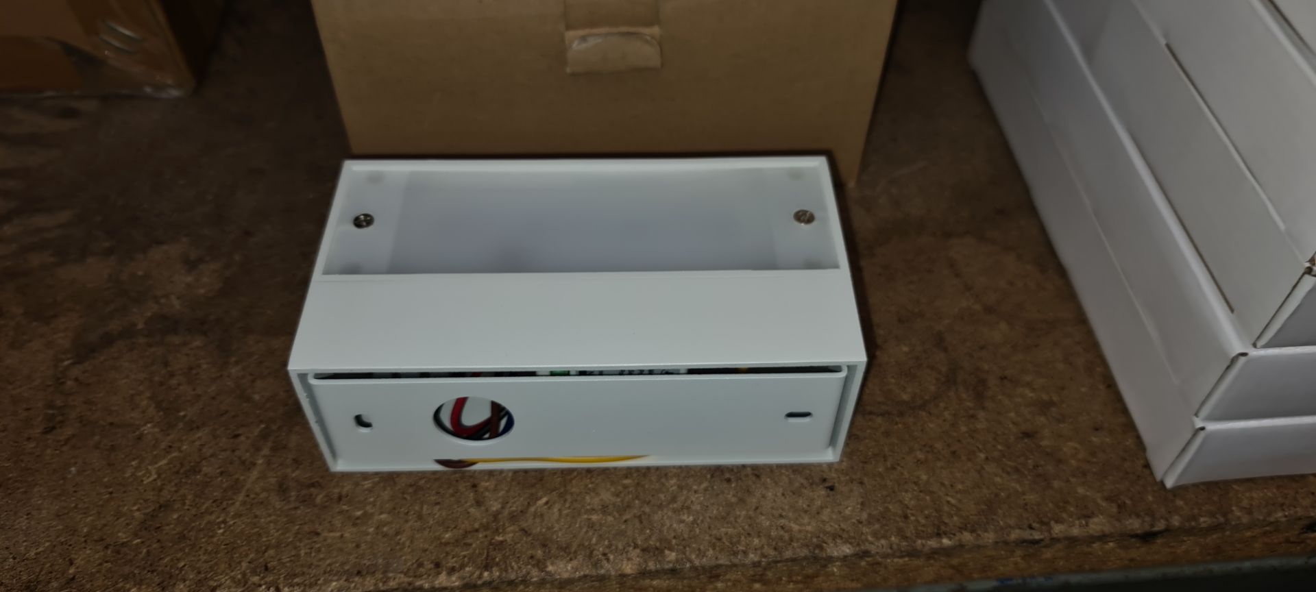 12 off white IP20 lamps model ZEN-SQ-UNI-W-27-80-30-65 - Image 9 of 18