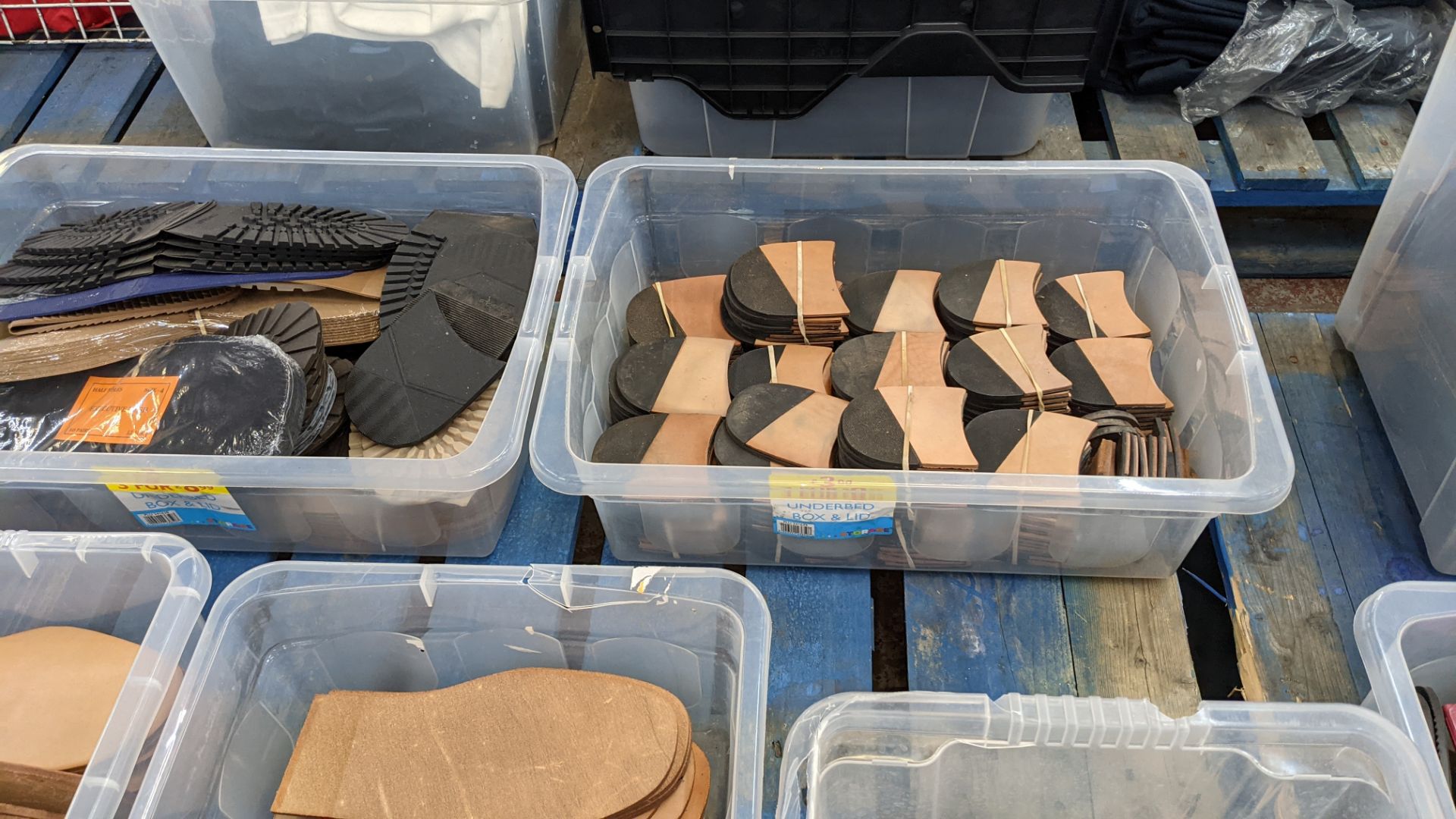 The contents of 13 crates of leather & rubber shoe soles & heels - crates excluded - Image 6 of 12