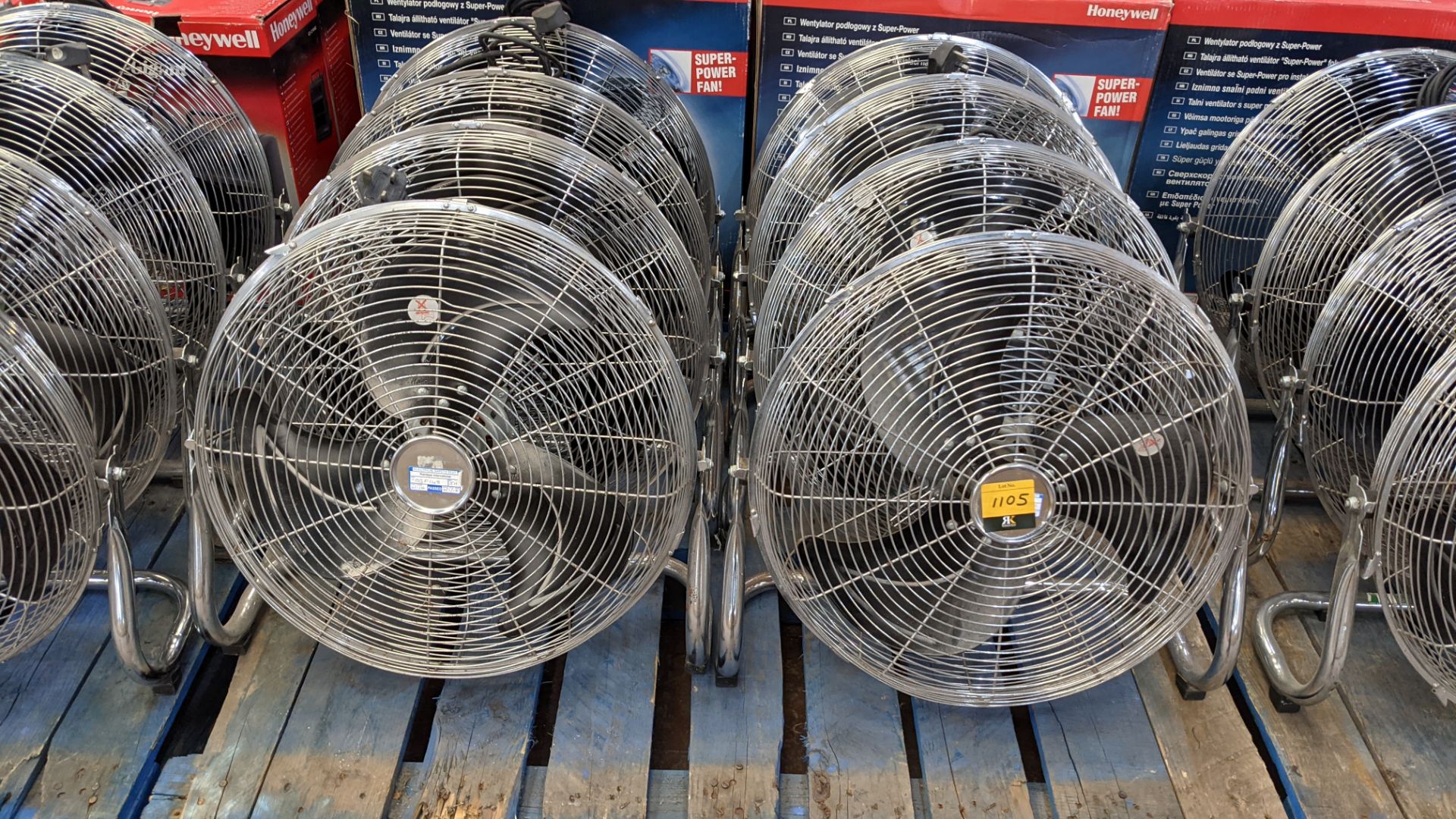 8 off Carlton high output floor fans, typically 18" or 20". As with all lots, the photos show the ac - Image 2 of 7