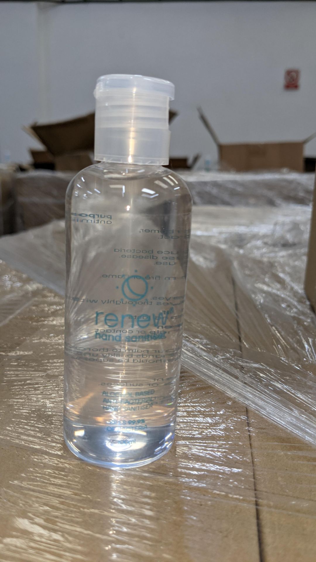 4,032 bottles of Renew anti-bacterial alcohol based hand sanitiser. Each bottle holds 100ml. 75% e - Image 5 of 9