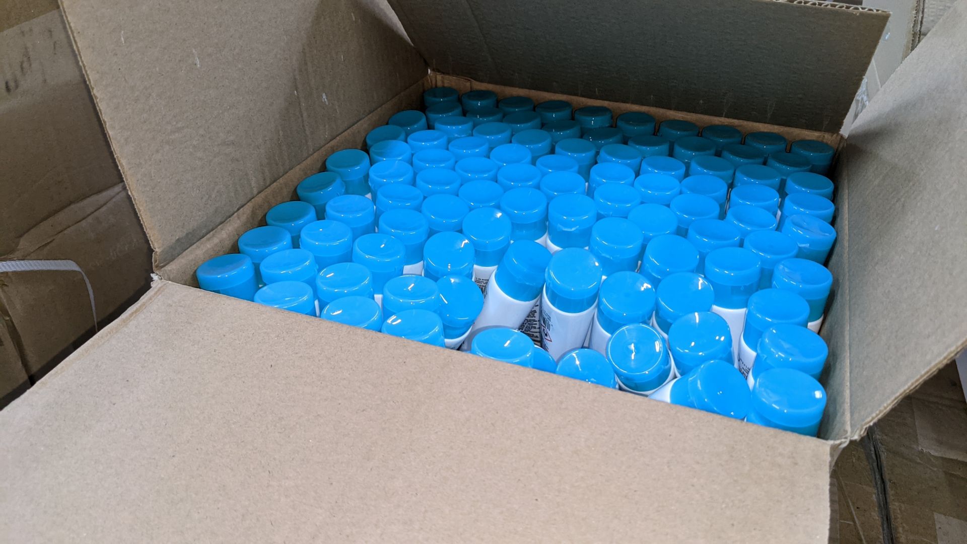 9,600 tubes of Wellab anti-bacterial alcohol based hand sanitiser. Each tube holds 50ml. 75% ethan - Image 6 of 11