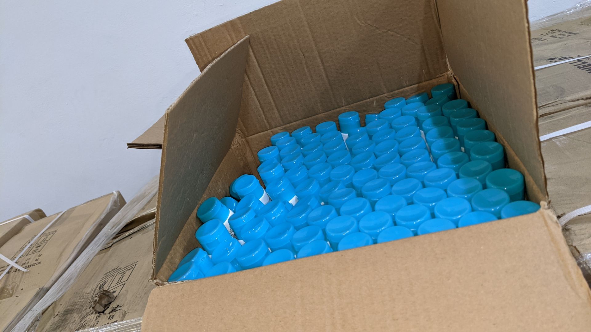 9,600 tubes of Wellab anti-bacterial alcohol based hand sanitiser. Each tube holds 50ml. 75% ethan - Image 9 of 9