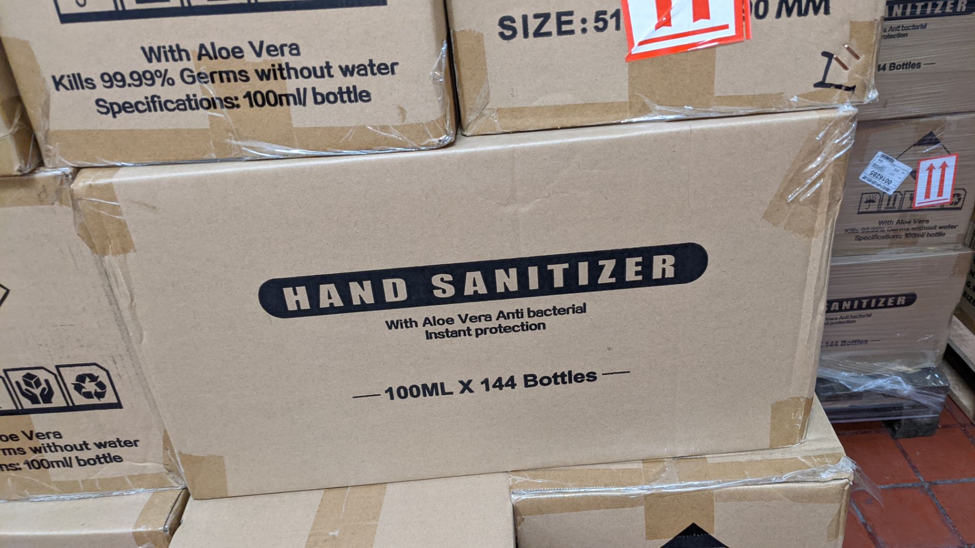 4,320 bottles of Renew anti-bacterial alcohol based hand sanitiser. Each bottle holds 100ml. 75% e - Image 4 of 10
