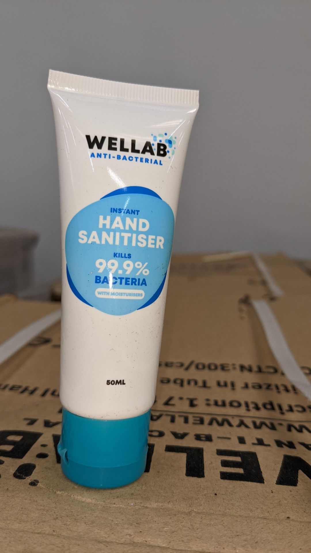 9,600 tubes of Wellab anti-bacterial alcohol based hand sanitiser. Each tube holds 50ml. 75% ethan - Image 2 of 9