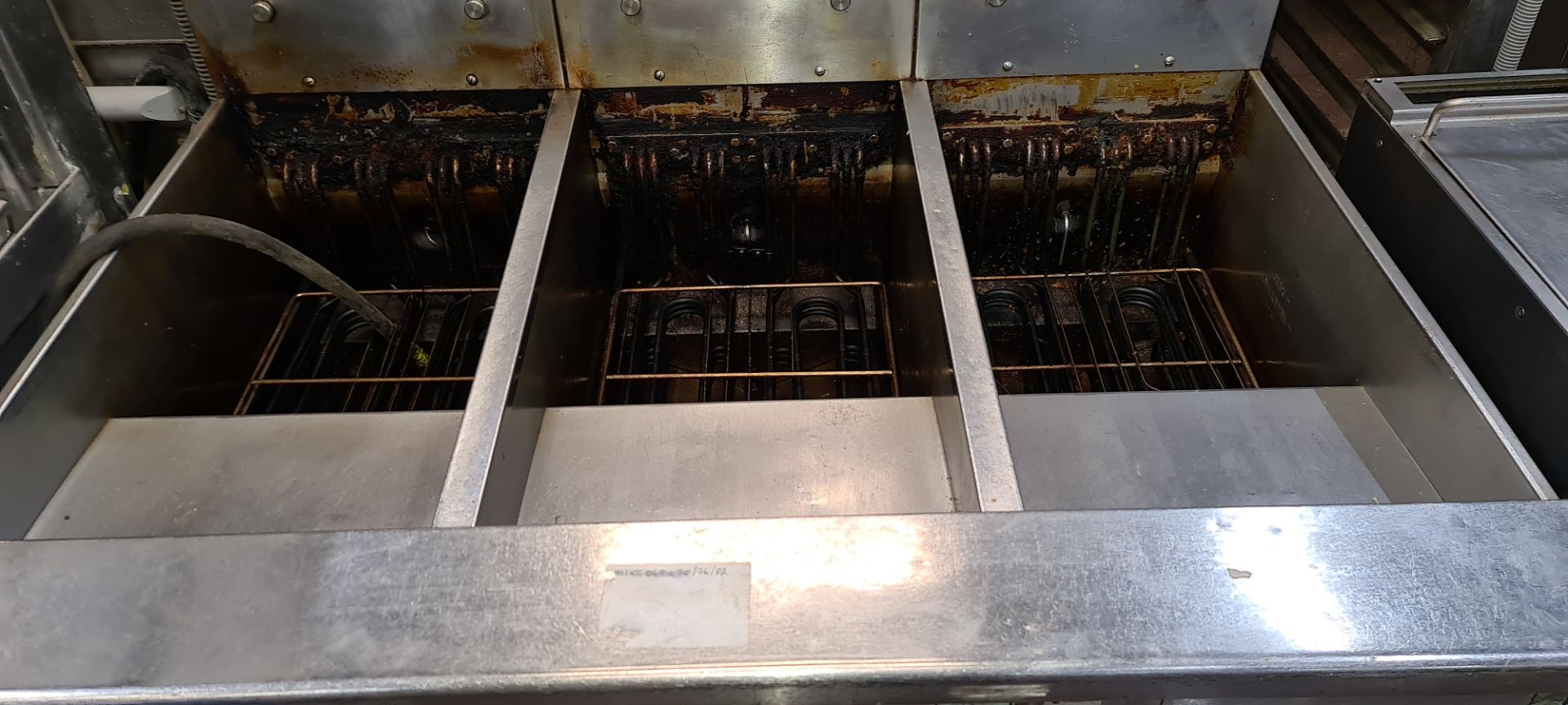 Pitco Frialator stainless steel large mobile triple fryer system (3 x SE14R) - Image 4 of 8