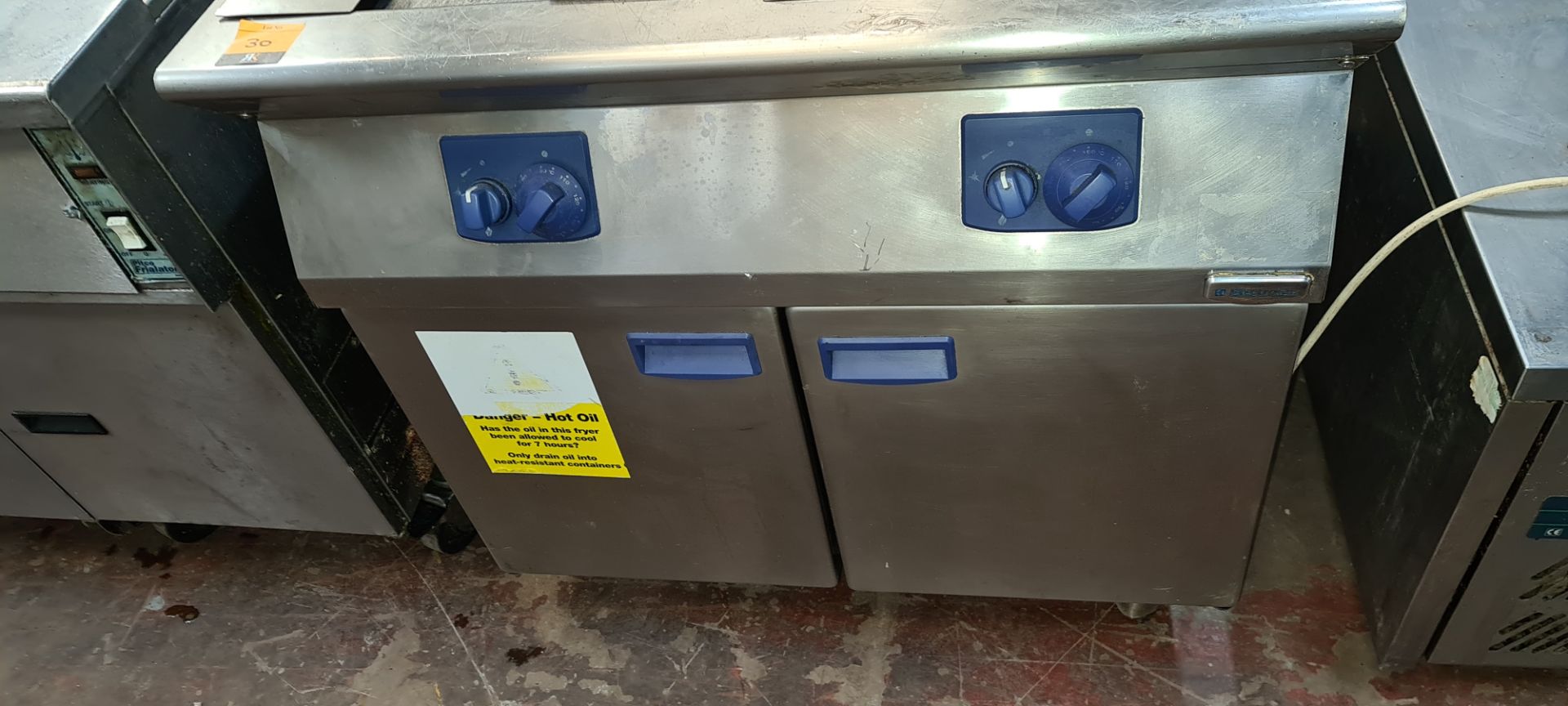 Electrolux stainless steel twin well deep fat fryer system model QFRG800 - Image 3 of 6
