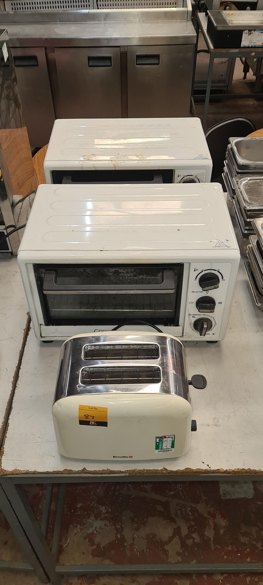 Mixed lot comprising pair of mini ovens (one with damaged door) plus Breville twin slice toaster