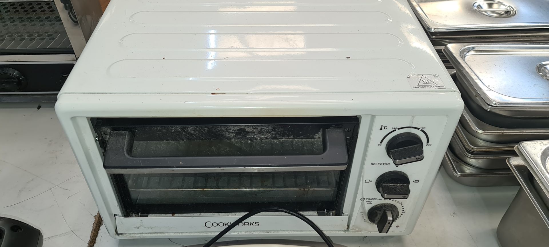 Mixed lot comprising pair of mini ovens (one with damaged door) plus Breville twin slice toaster - Image 3 of 9