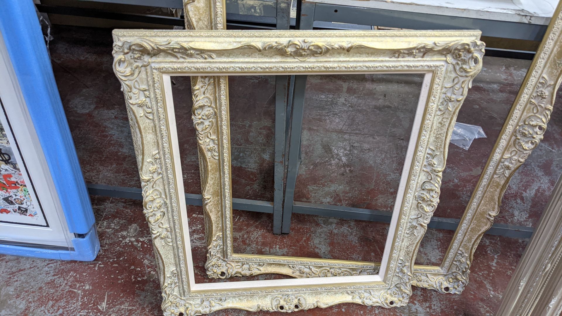 2 off traditional style picture frames, one measuring 730mm x 1120mm and the other measuring 665mm x - Image 5 of 6