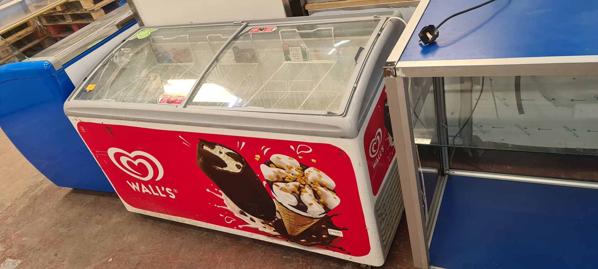 Wall's branded twin clear sliding top mobile ice cream freezer, Rio 5150 LED - Image 2 of 4