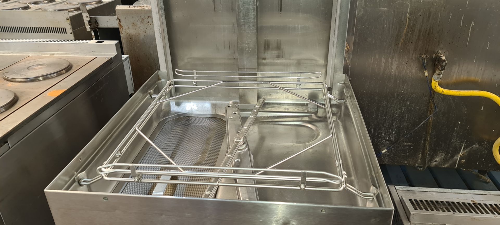 Hobart HYG DOS stainless steel pass through dishwasher - Image 3 of 4