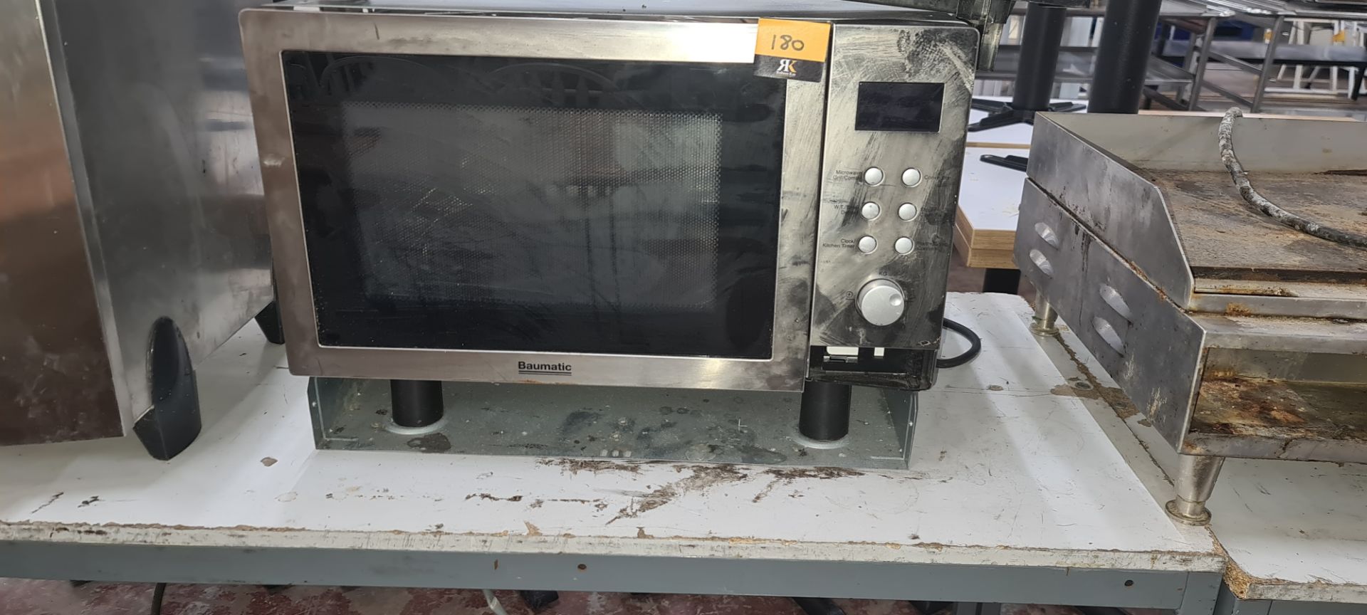 Baumatic microwave with detachable surround for integrating into cupboards NB. Damaged "Open" button - Image 4 of 4
