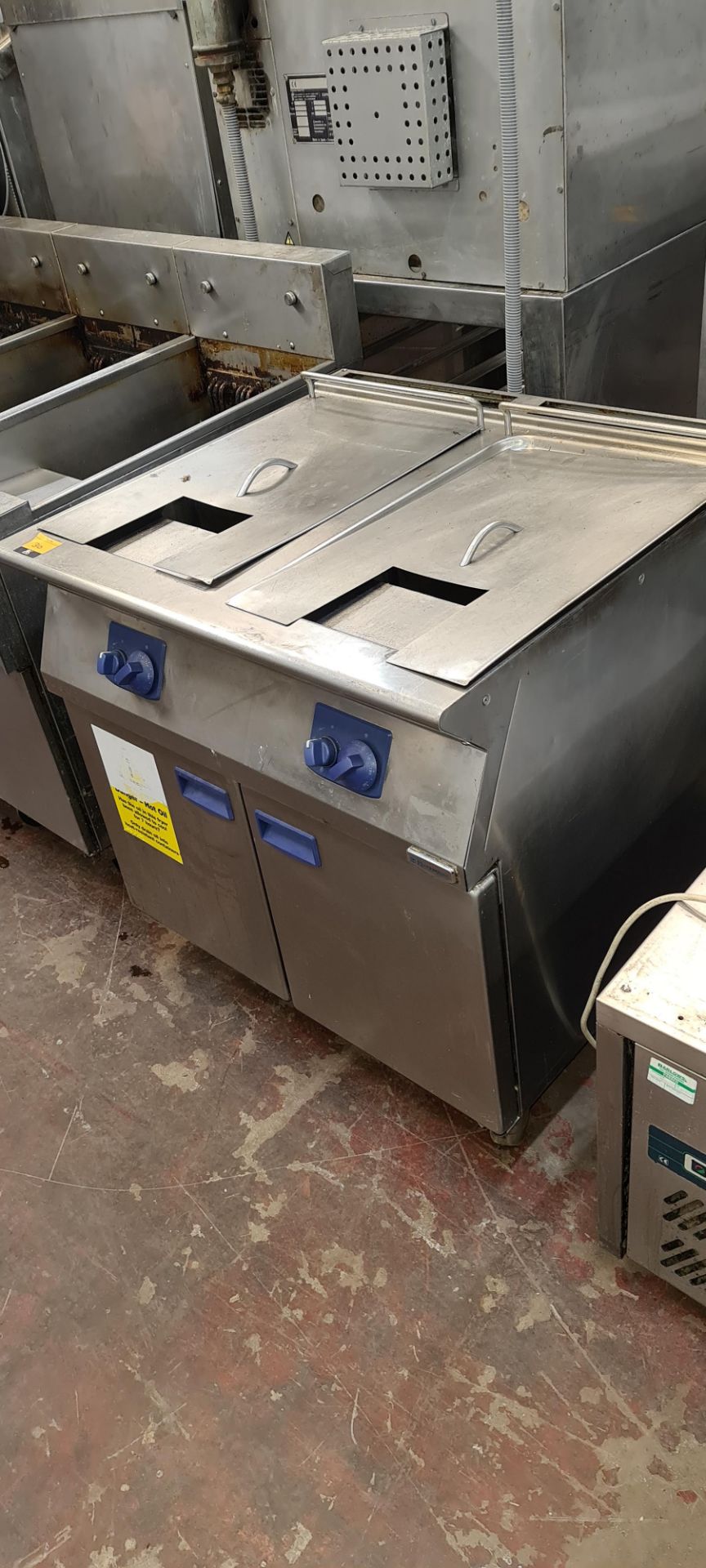 Electrolux stainless steel twin well deep fat fryer system model QFRG800 - Image 2 of 6