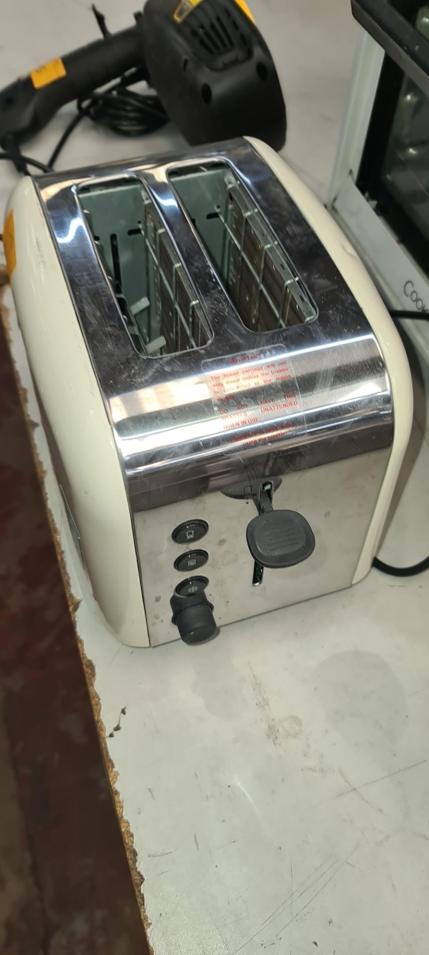 Mixed lot comprising pair of mini ovens (one with damaged door) plus Breville twin slice toaster - Image 7 of 9