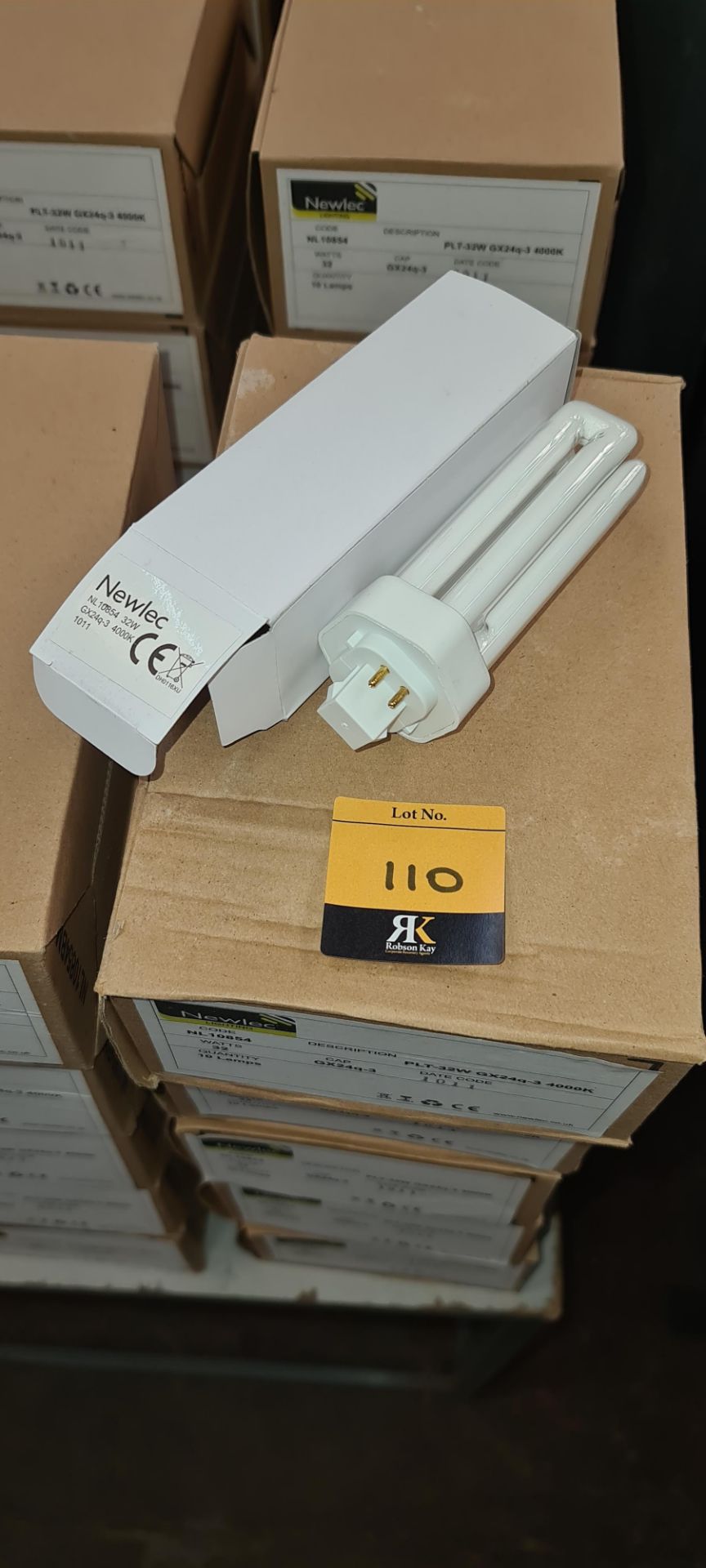 150 off Newlec 32w bulbs, product code NL10854 - Image 3 of 4