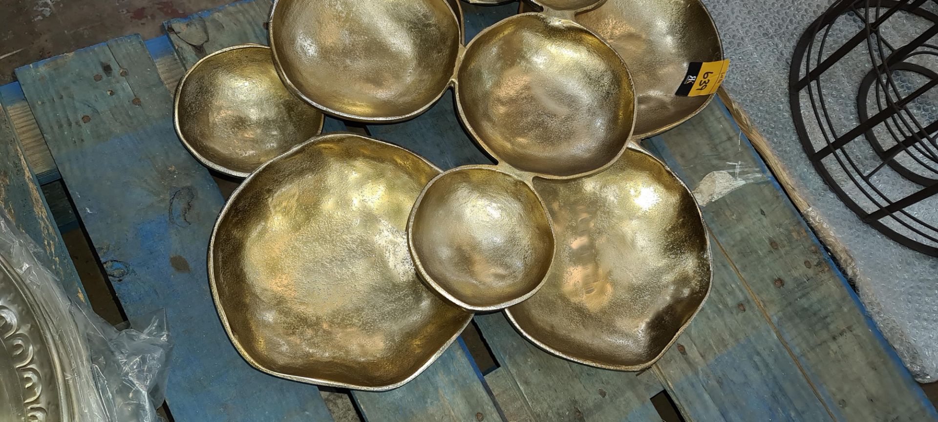 Large metal multi-bowl decorative unit - Image 3 of 3