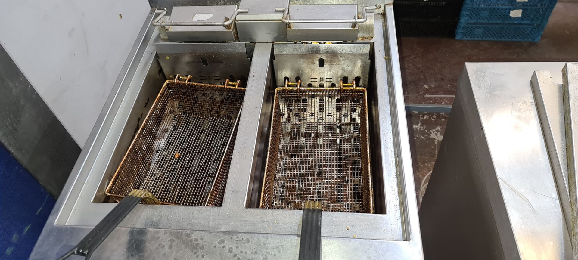 Falcon floor standing twin well deep fat fryer model E3862 - Image 3 of 6