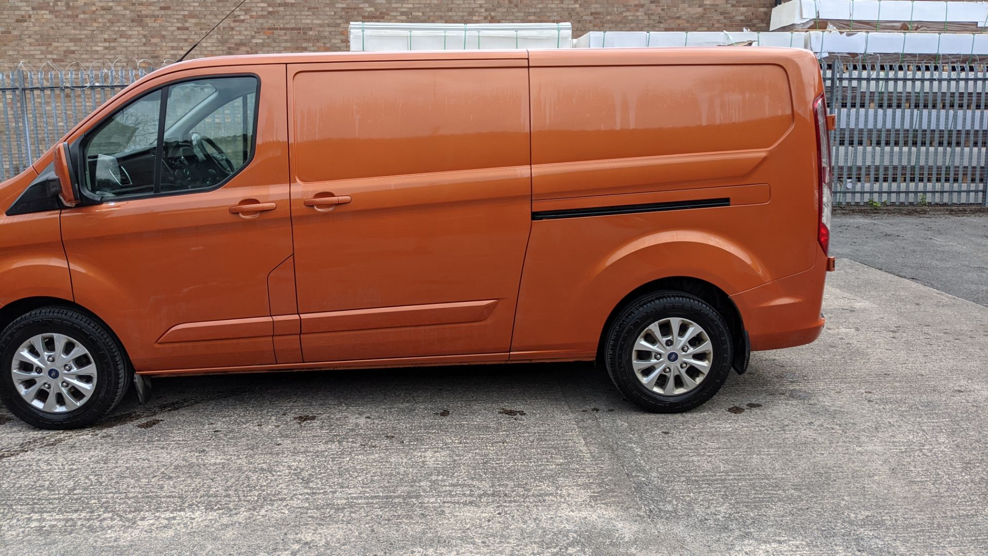 2019 Ford Transit Custom 300 L2 van, Orange Glow. High spec: Heated seats, air con, parking sensors - Image 12 of 66