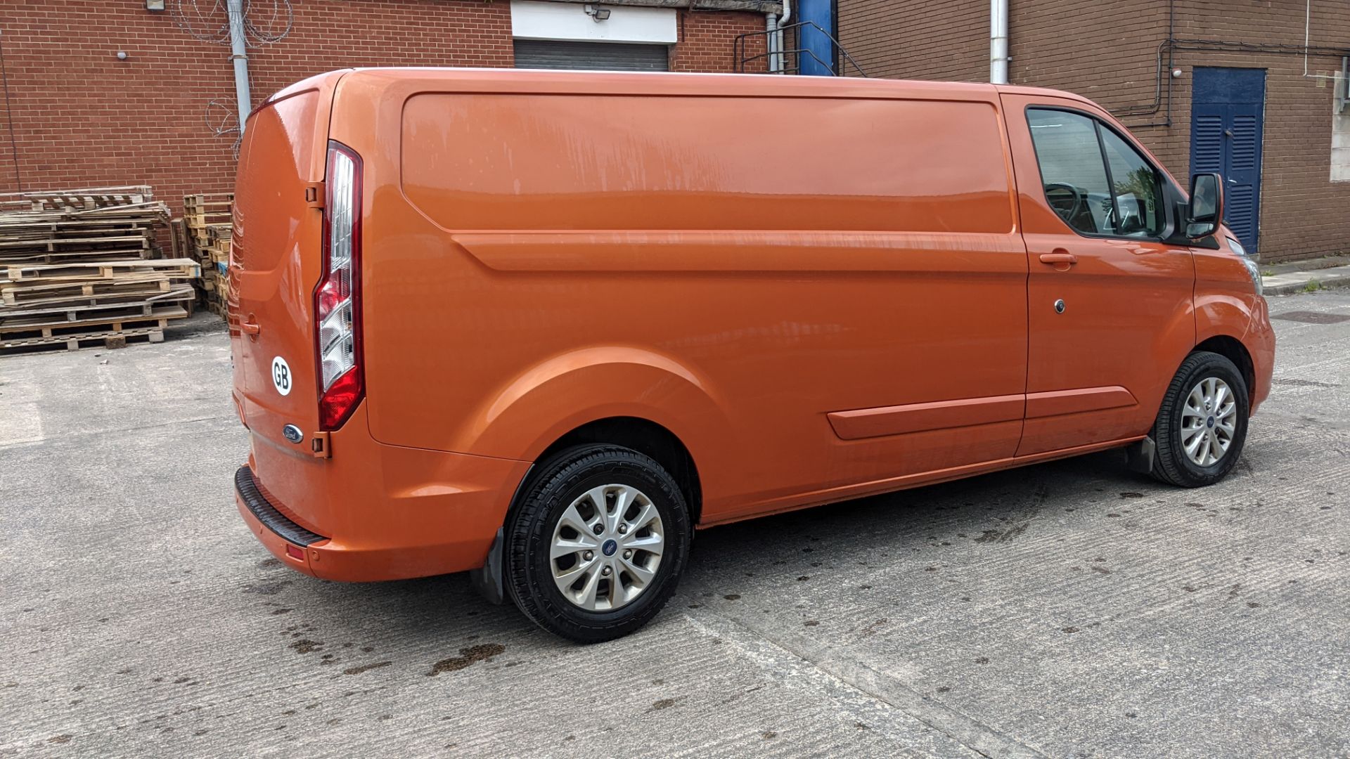 2019 Ford Transit Custom 300 L2 van, Orange Glow. High spec: Heated seats, air con, parking sensors - Image 21 of 66