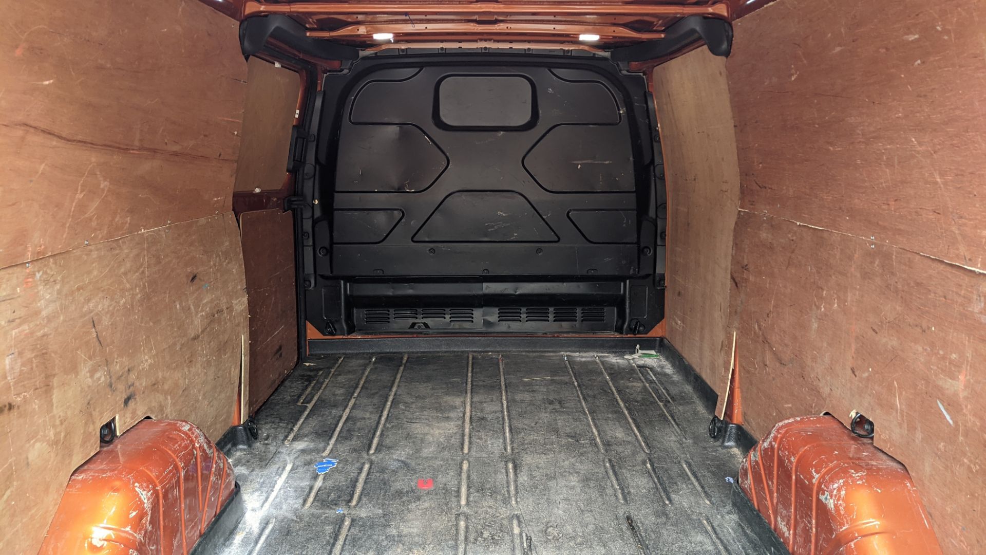 2019 Ford Transit Custom 300 L2 van, Orange Glow. High spec: Heated seats, air con, parking sensors - Image 30 of 66