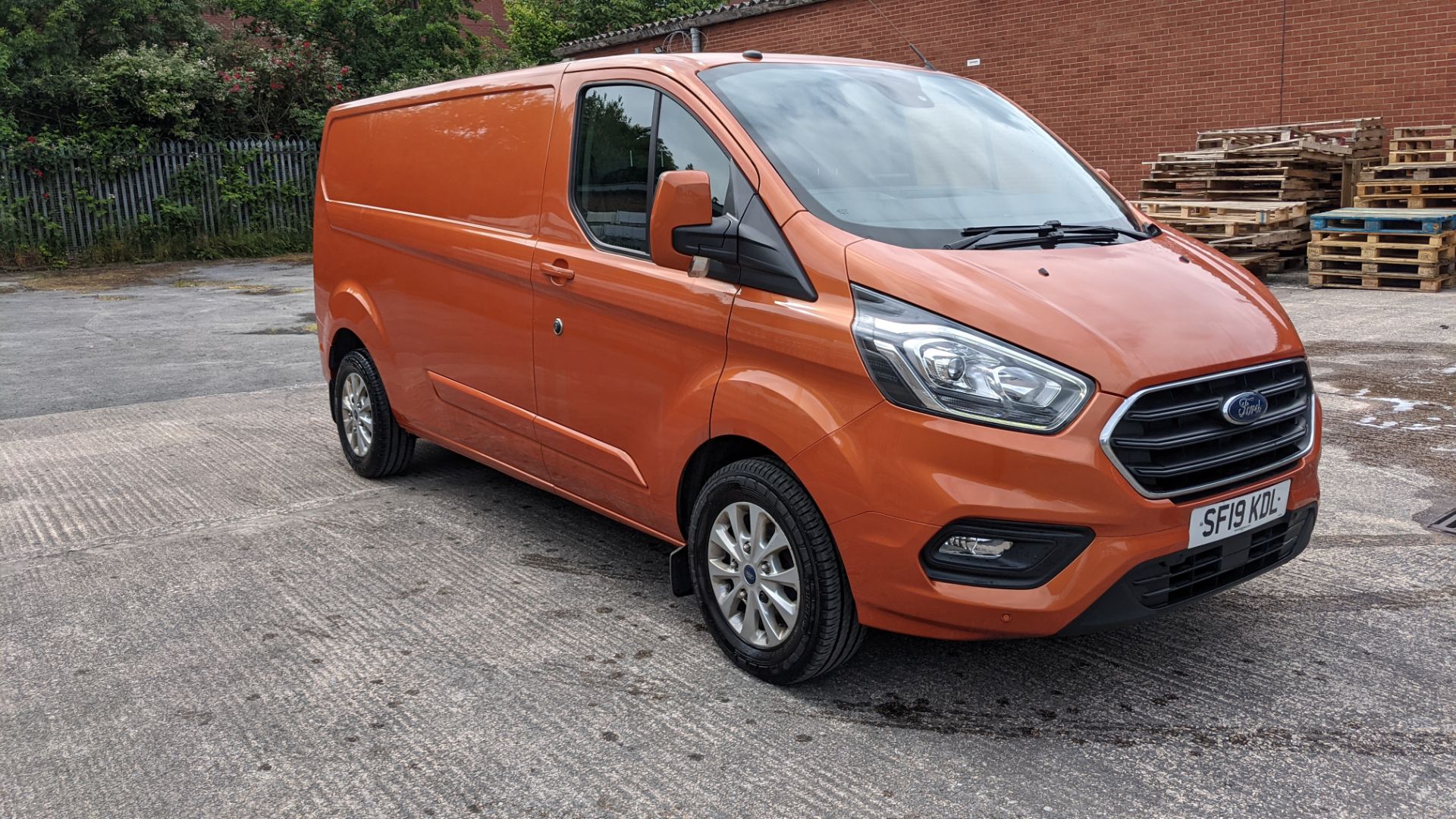 2019 Ford Transit Custom 300 L2 van, Orange Glow. High spec: Heated seats, air con, parking sensors