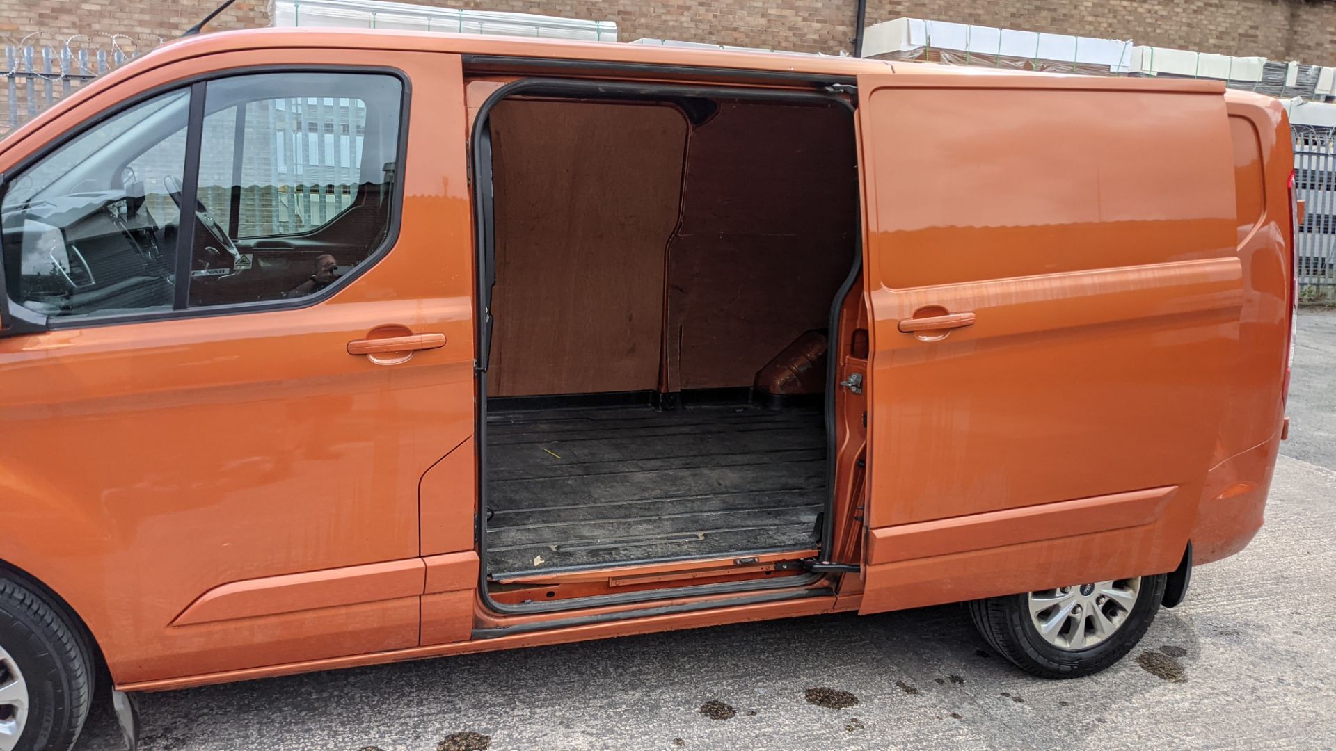 2019 Ford Transit Custom 300 L2 van, Orange Glow. High spec: Heated seats, air con, parking sensors - Image 38 of 66
