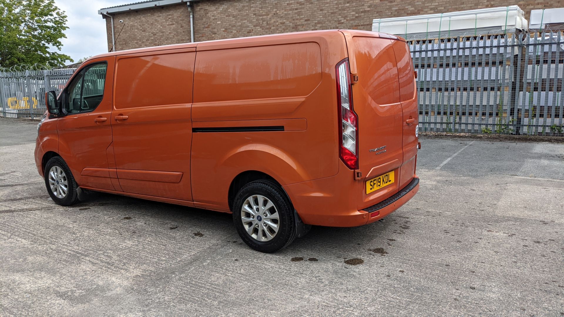 2019 Ford Transit Custom 300 L2 van, Orange Glow. High spec: Heated seats, air con, parking sensors - Image 14 of 66