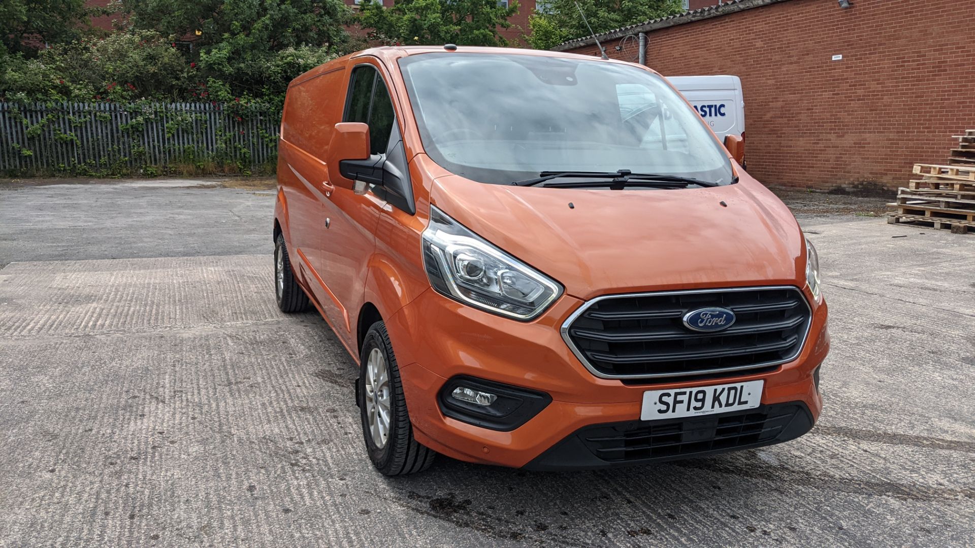 2019 Ford Transit Custom 300 L2 van, Orange Glow. High spec: Heated seats, air con, parking sensors - Image 4 of 66