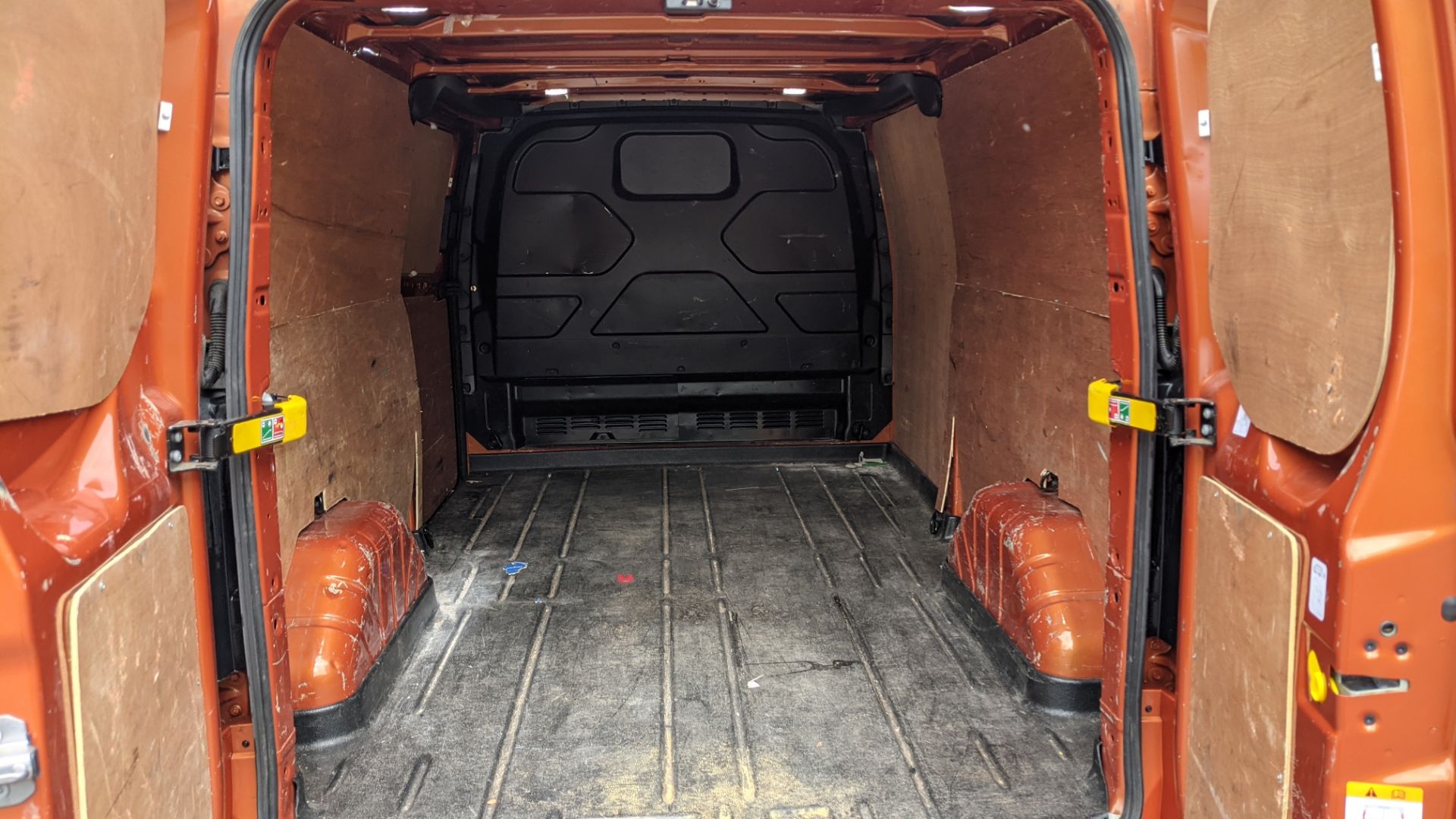 2019 Ford Transit Custom 300 L2 van, Orange Glow. High spec: Heated seats, air con, parking sensors - Image 28 of 66