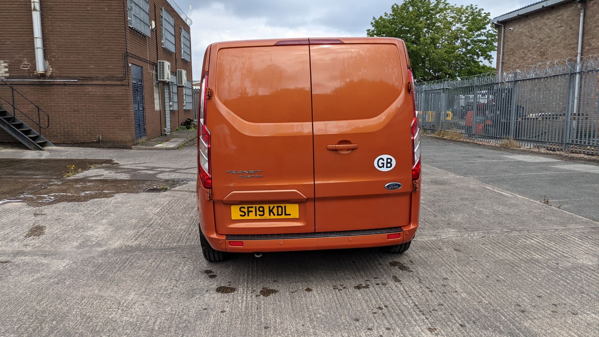 2019 Ford Transit Custom 300 L2 van, Orange Glow. High spec: Heated seats, air con, parking sensors - Image 17 of 66