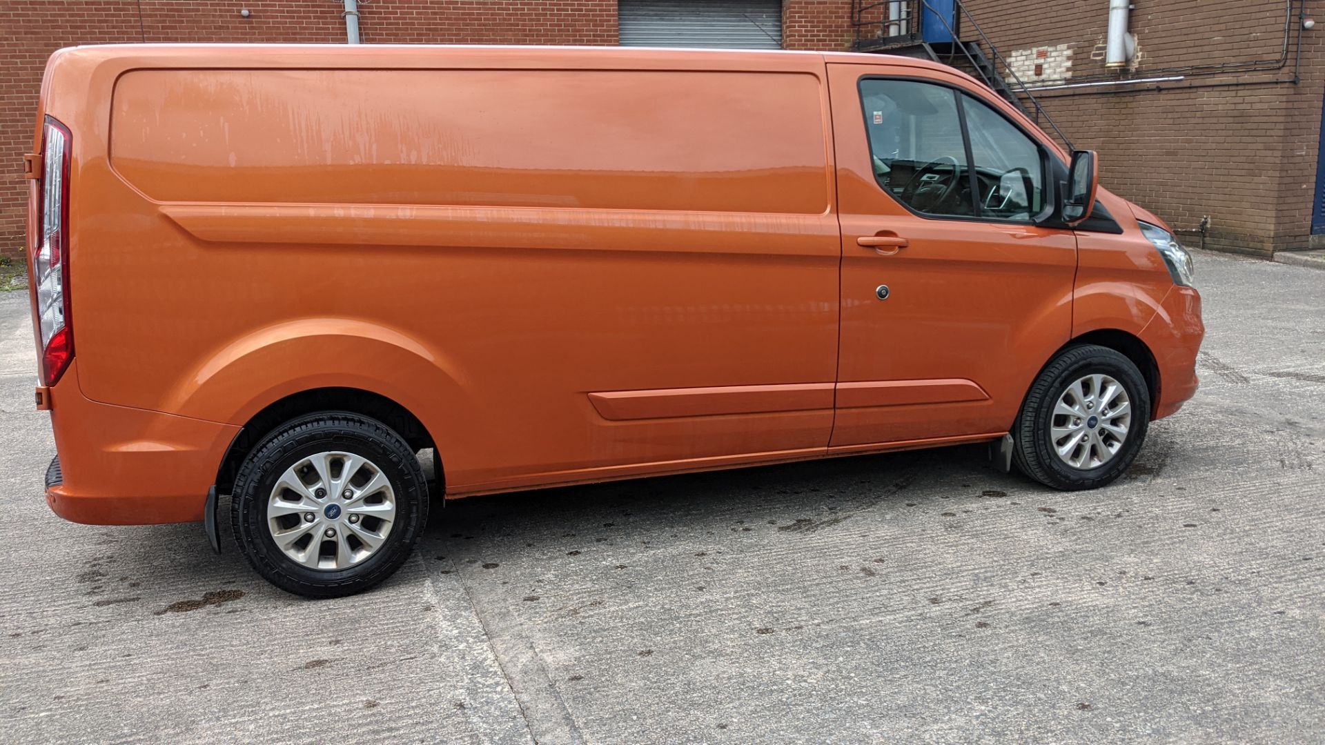 2019 Ford Transit Custom 300 L2 van, Orange Glow. High spec: Heated seats, air con, parking sensors - Image 22 of 66