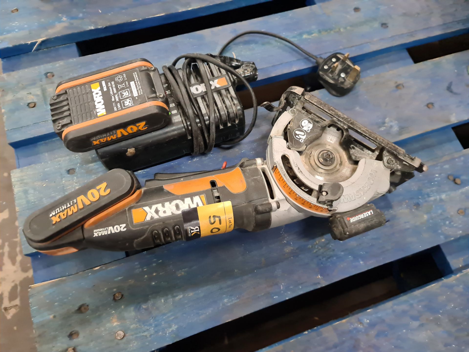 Worx 20v cordless angle grinder with Laserguide plus 2 batteries & battery charger