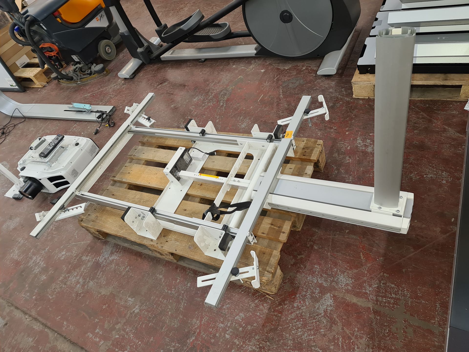 SMS motorised large panel mounting system - Image 2 of 7