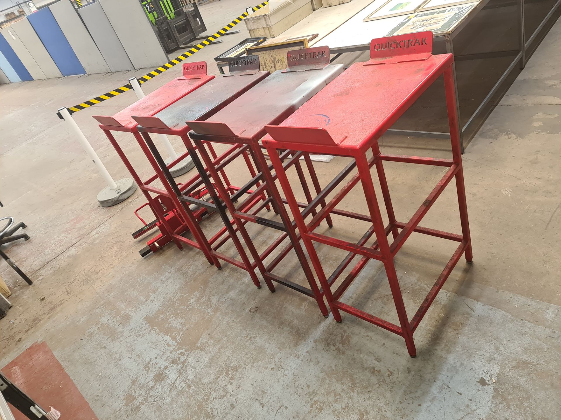 Quicktrak 2-wheel laser alignment gauge plus 4 off alignment tables. This lot is being sold on behal - Image 2 of 8