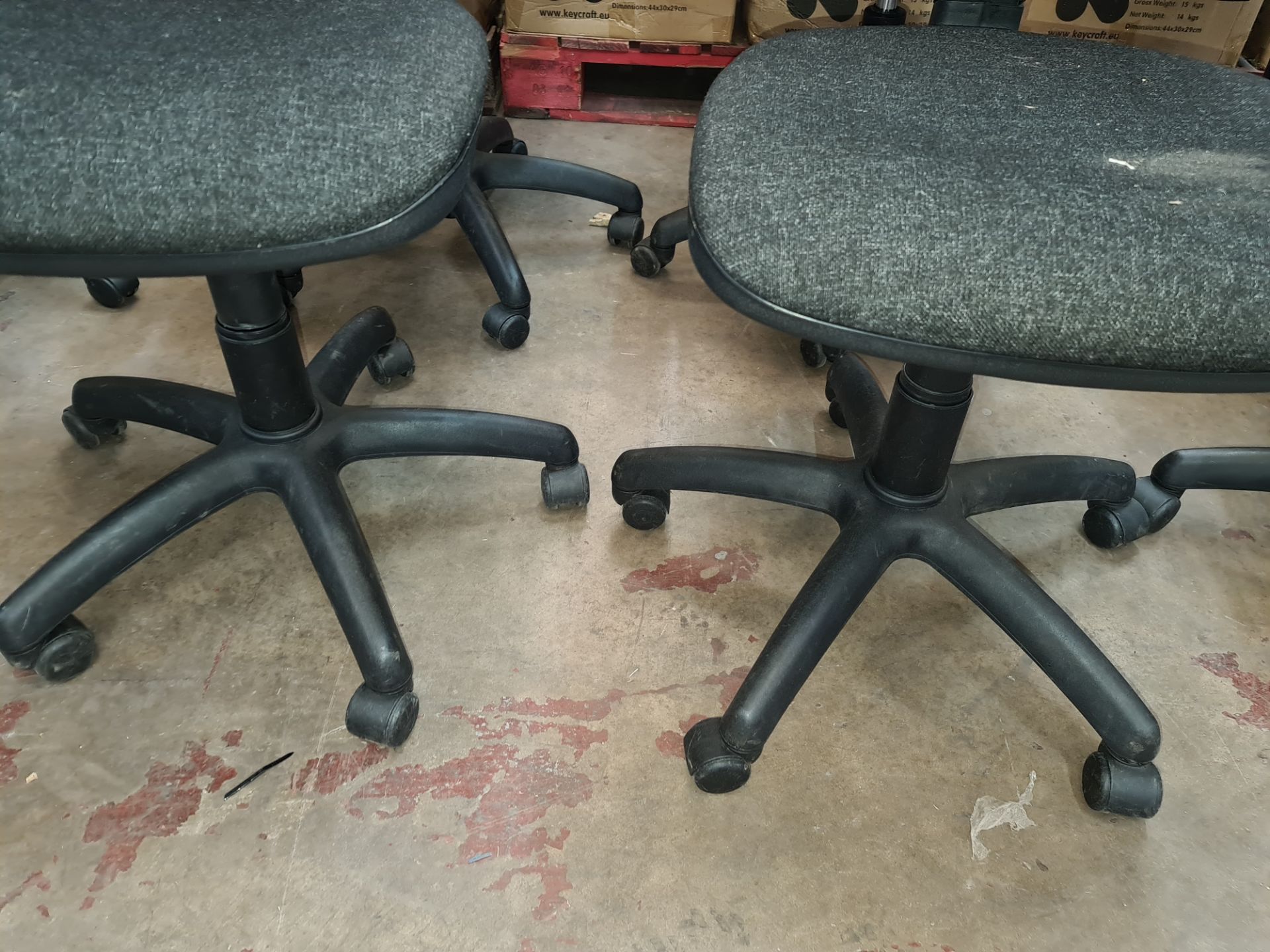 4 off dark grey/charcoal operators' chairs - Image 4 of 4