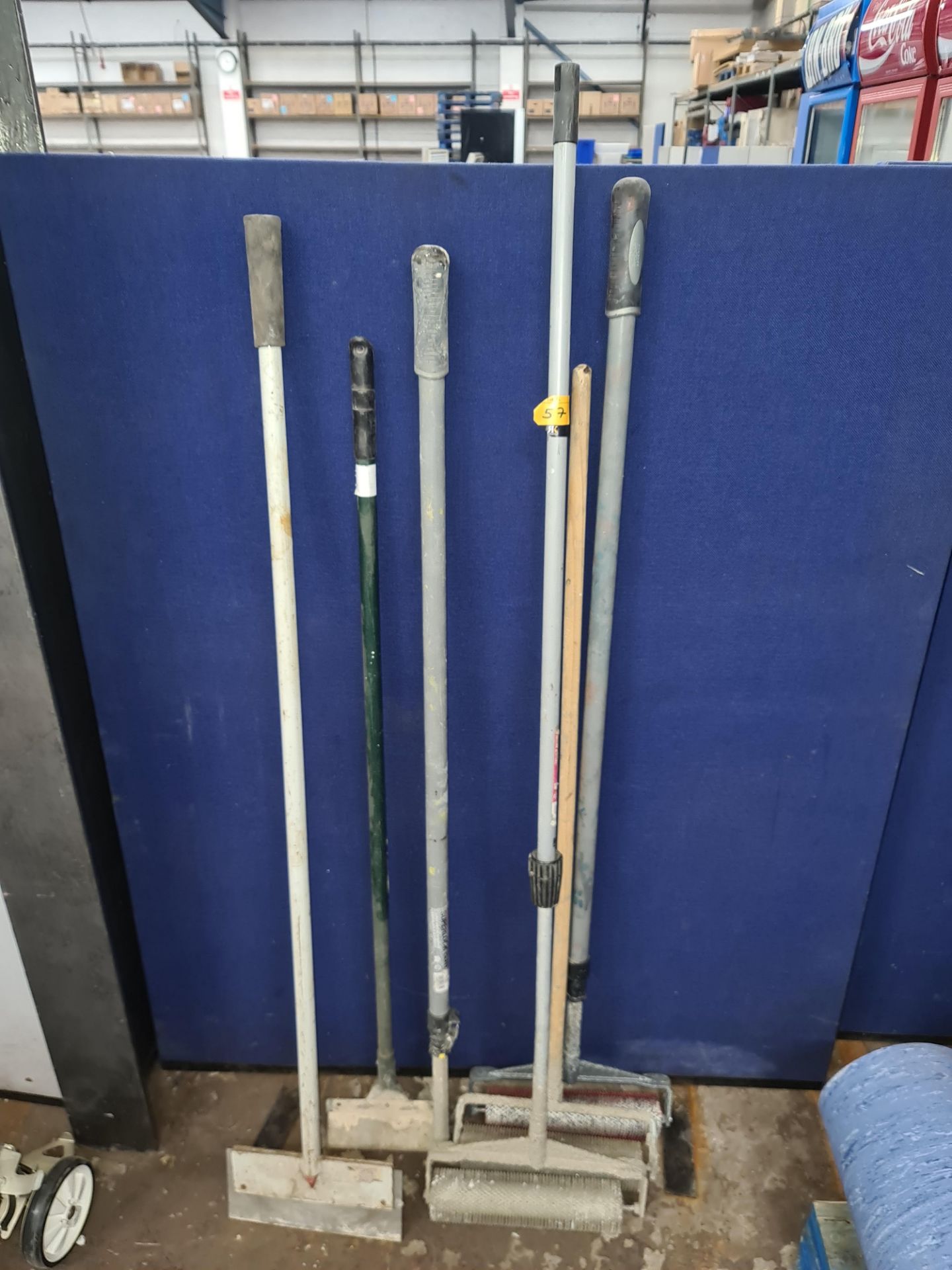 6 off assorted long handled implements for use with the laying of assorted types of flooring