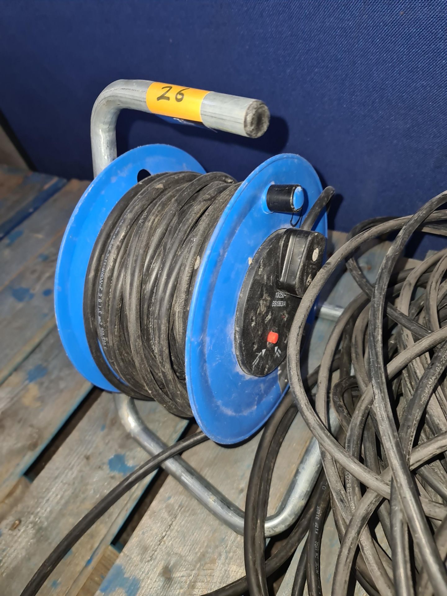 Quantity of electrical cable comprising 110v extension leads & other cable plus 13amp multi-socket e - Image 7 of 7