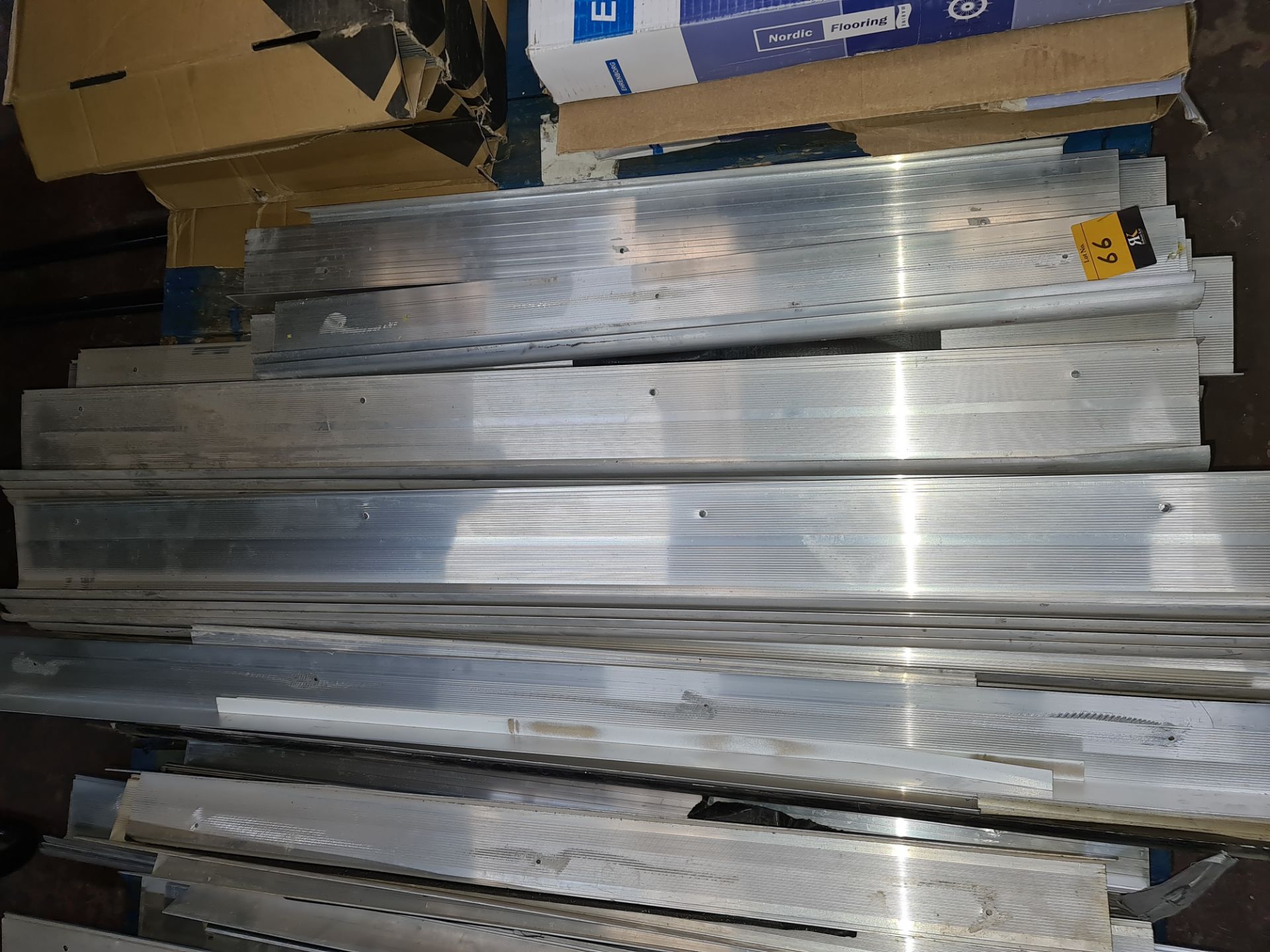 Large quantity of aluminium edging strip for use with assorted flooring - Image 4 of 6