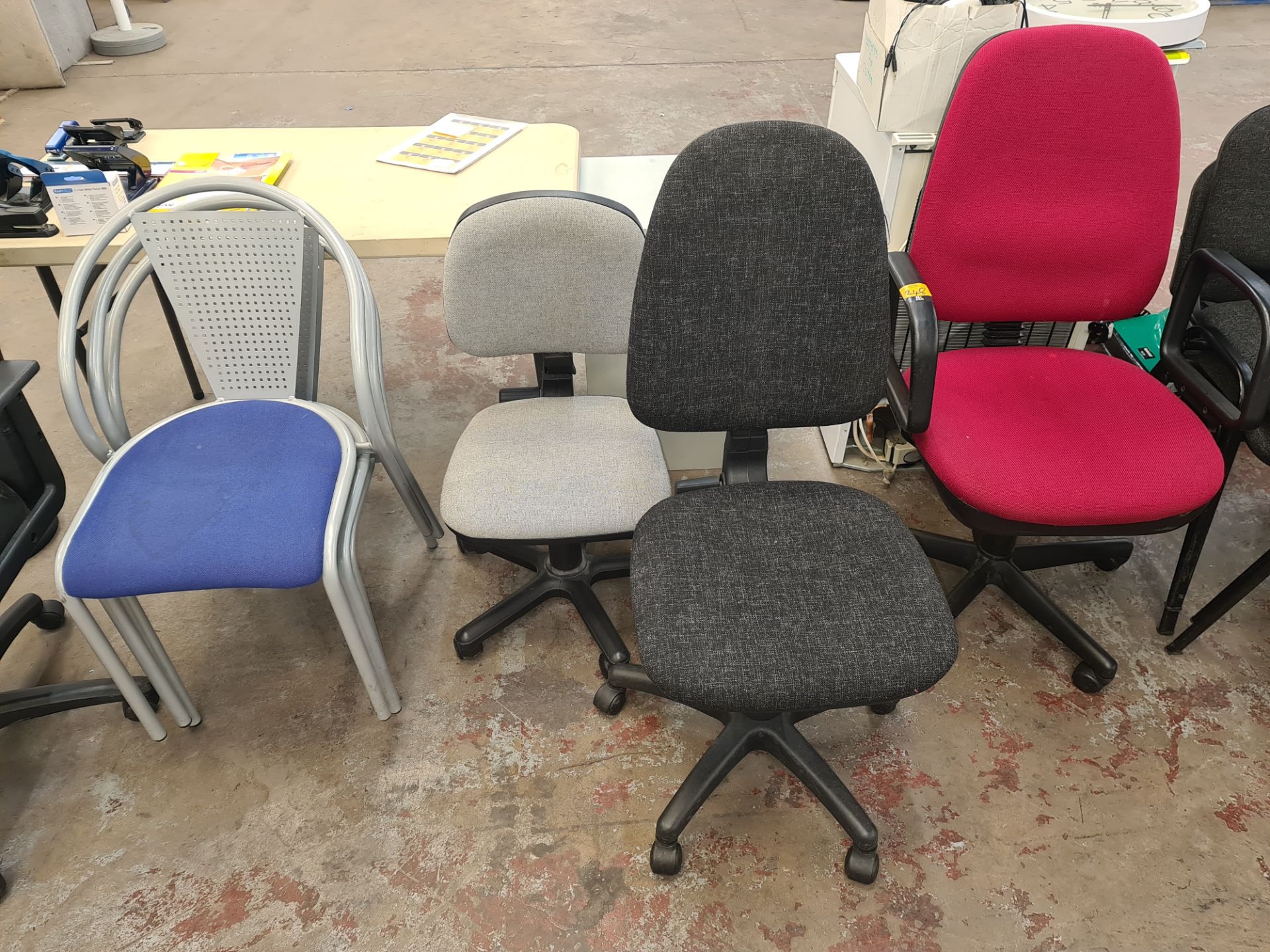 6 off assorted chairs comprising red operator's chair with arms, black charcoal operator's chair, pa