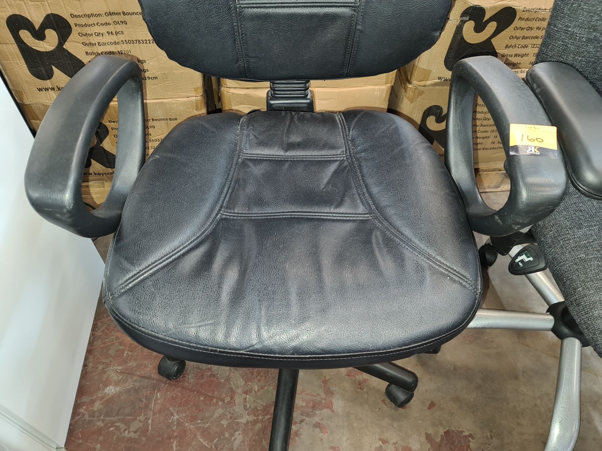 Leather operator's chair with arms - Image 2 of 4